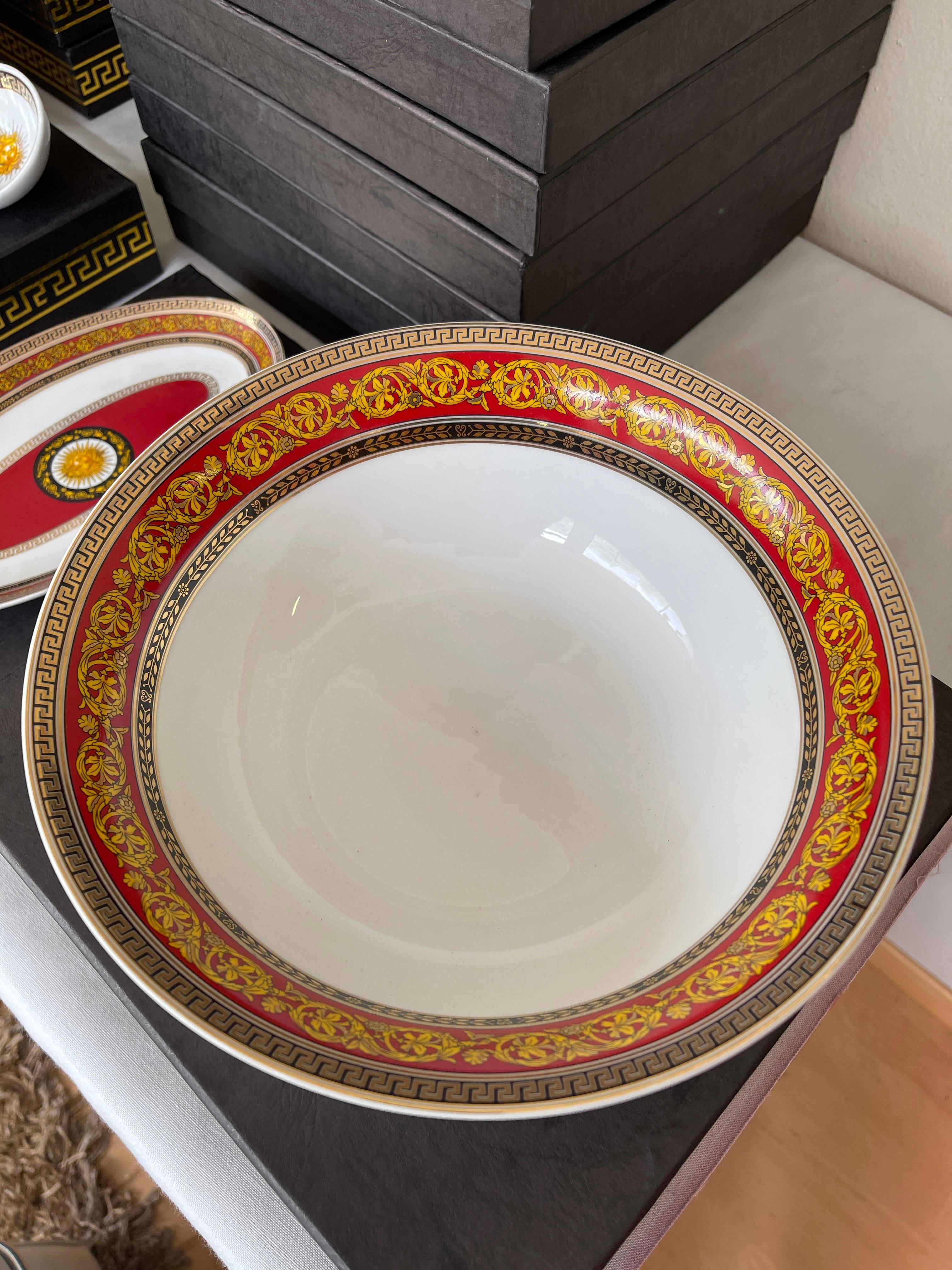 Luxuriöses italienisches Porzellan-Essgeschirr im Stil von Versailles aus den 1970er Jahren - Nuevo im Angebot 11