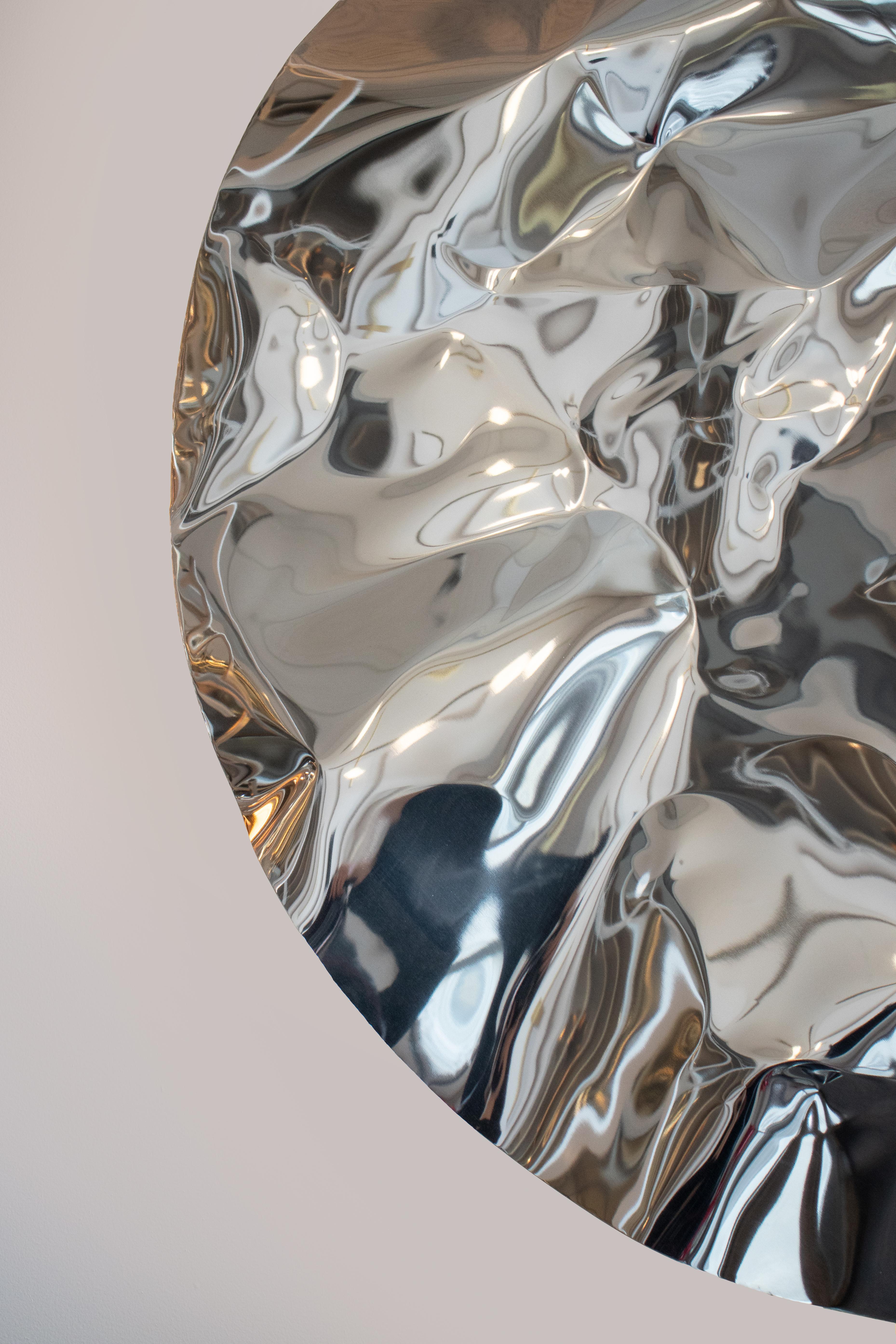 Médaillon Luster, aluminium façonné à la main Neuf - En vente à Toronto, CA