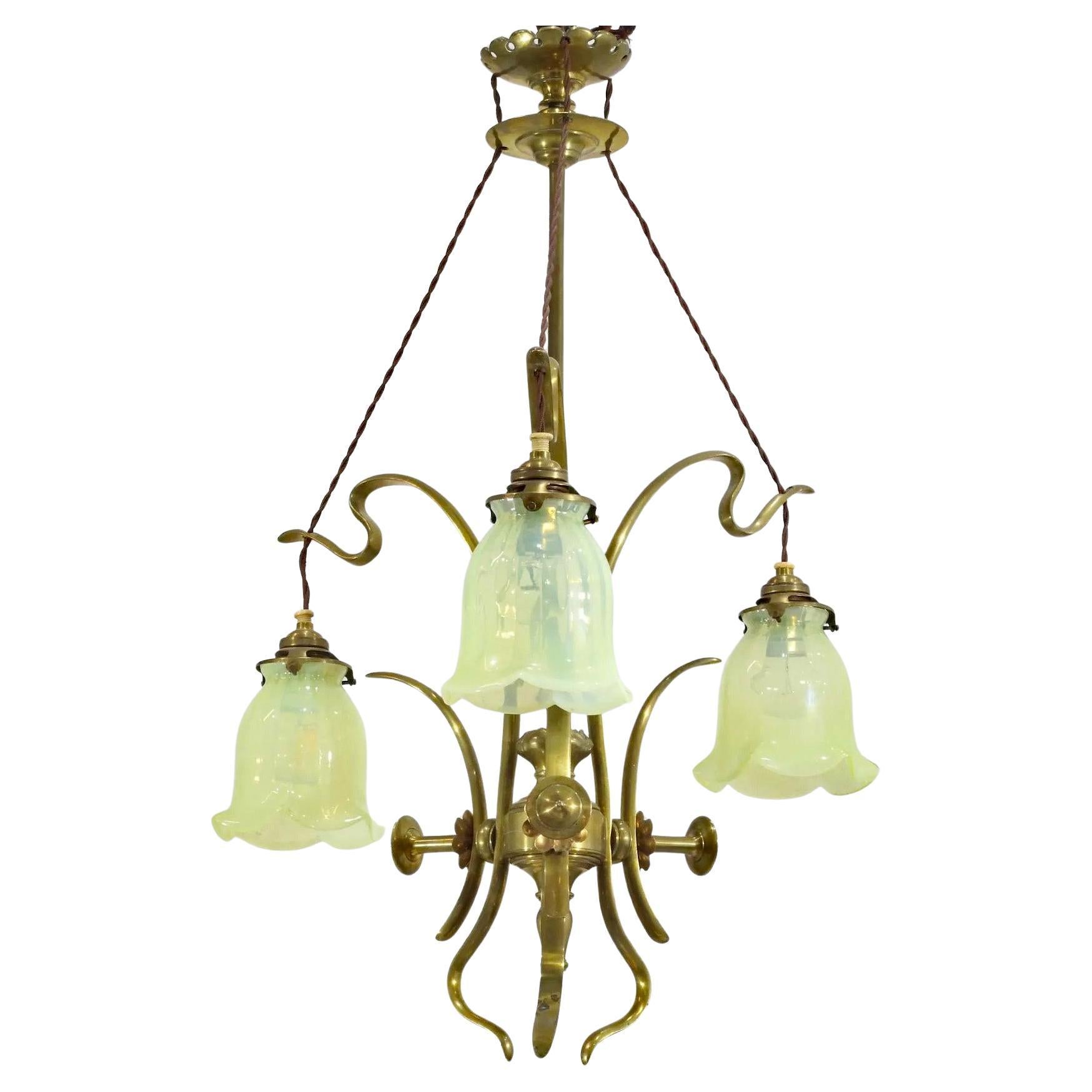 Lustre à trois bras de lumières attribué à William Arthur Smith (W.A.S.) BENSON en vente