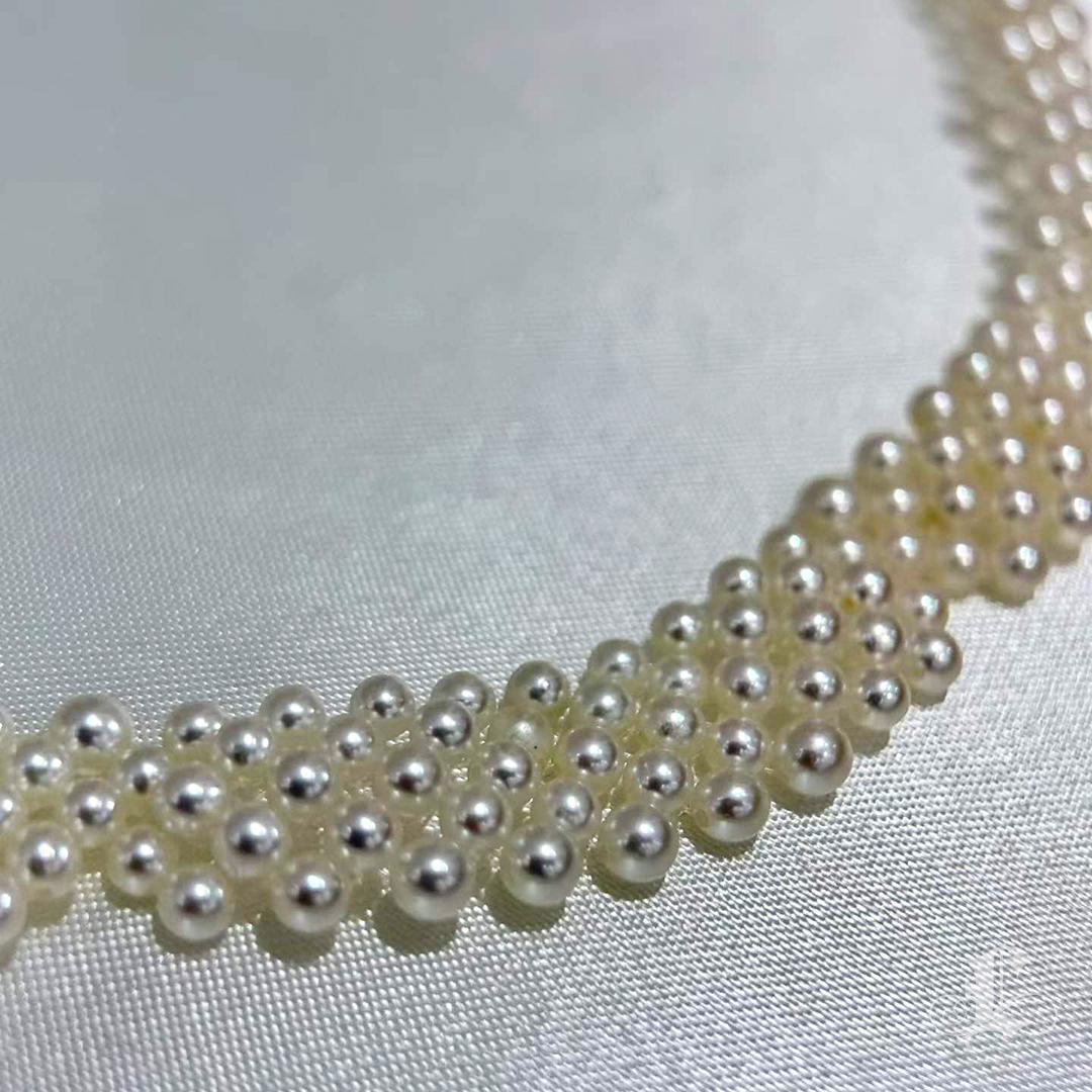 【Lustre Arc】 Collier ras du cou en perles d'Akoya avec fermoir en or blanc 14K en vente 1