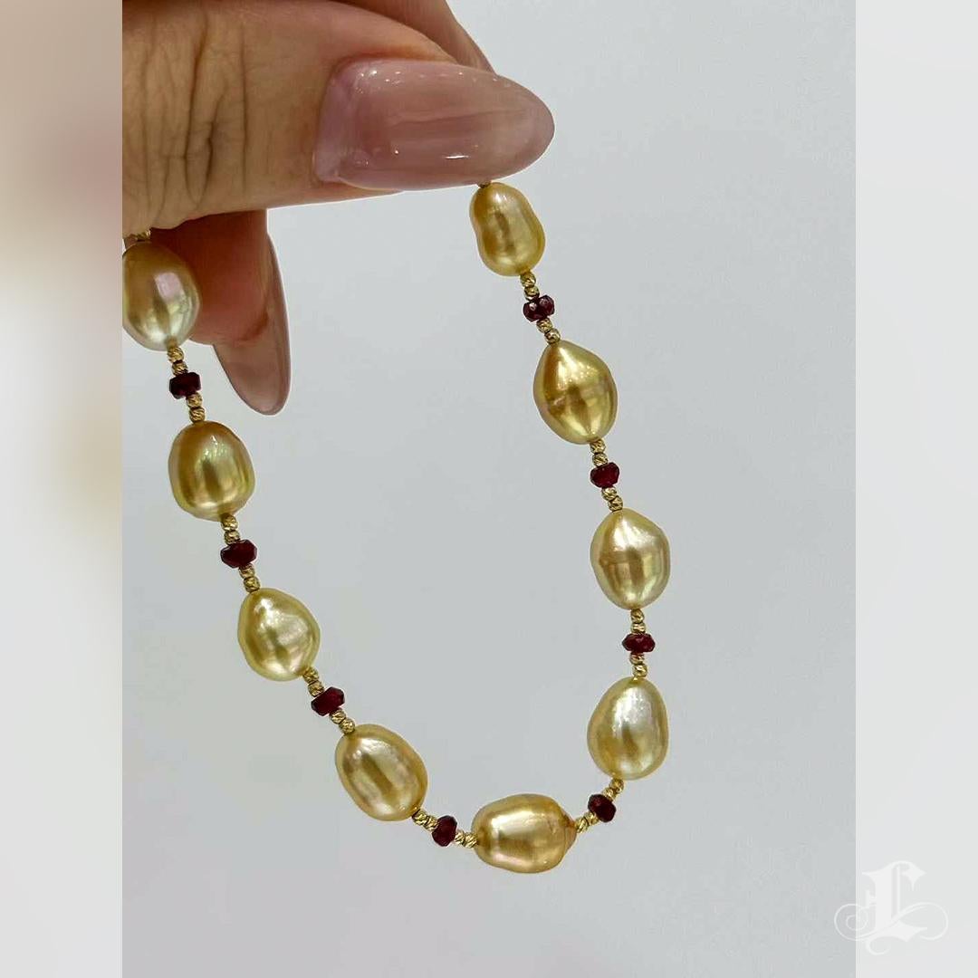 【Lustre Arc】 Wandelbares Südsee Keshi Perlen Rubin Halsband-Set mit 18K Gold im Zustand „Neu“ im Angebot in New York, NY