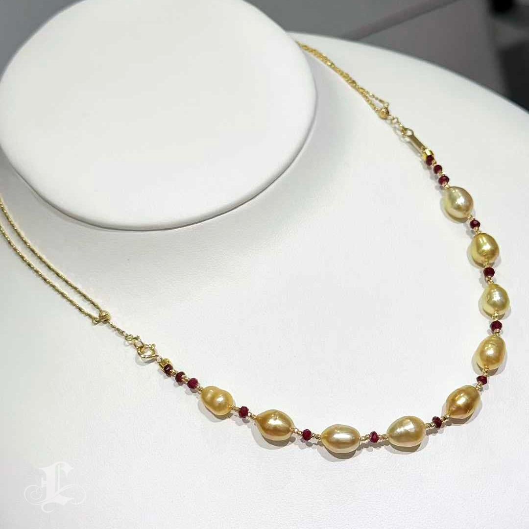 【Lustre Arc】 Wandelbares Südsee Keshi Perlen Rubin Halsband-Set mit 18K Gold im Angebot 1