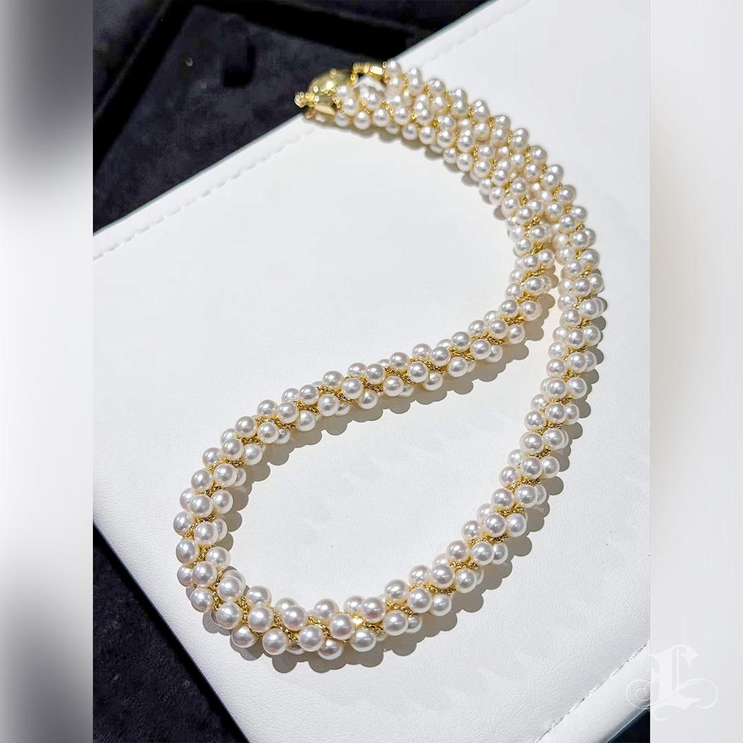 Donna Arco di lucentezza TASAKI - Collana di perle Akoya a doppio filo filettato in vendita