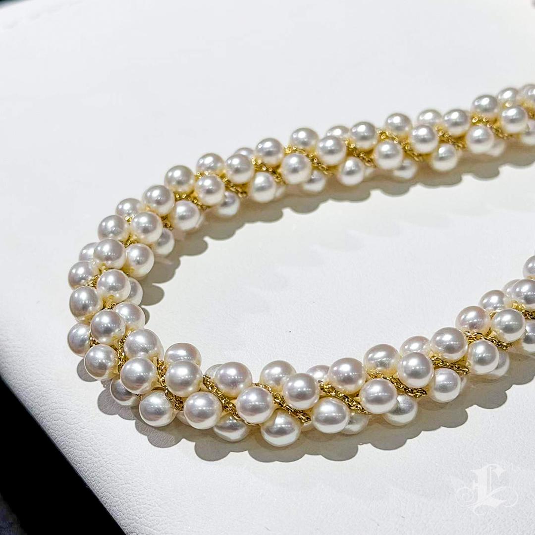 Arco di lucentezza TASAKI - Collana di perle Akoya a doppio filo filettato in vendita 1