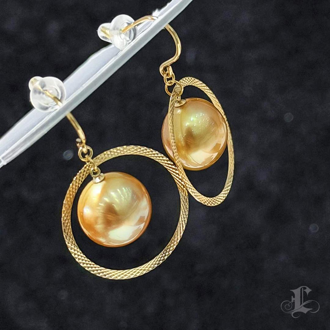 【Lustre Arc】18K Gold Halo Südseeperlen-Ohrringe im Zustand „Neu“ im Angebot in New York, NY