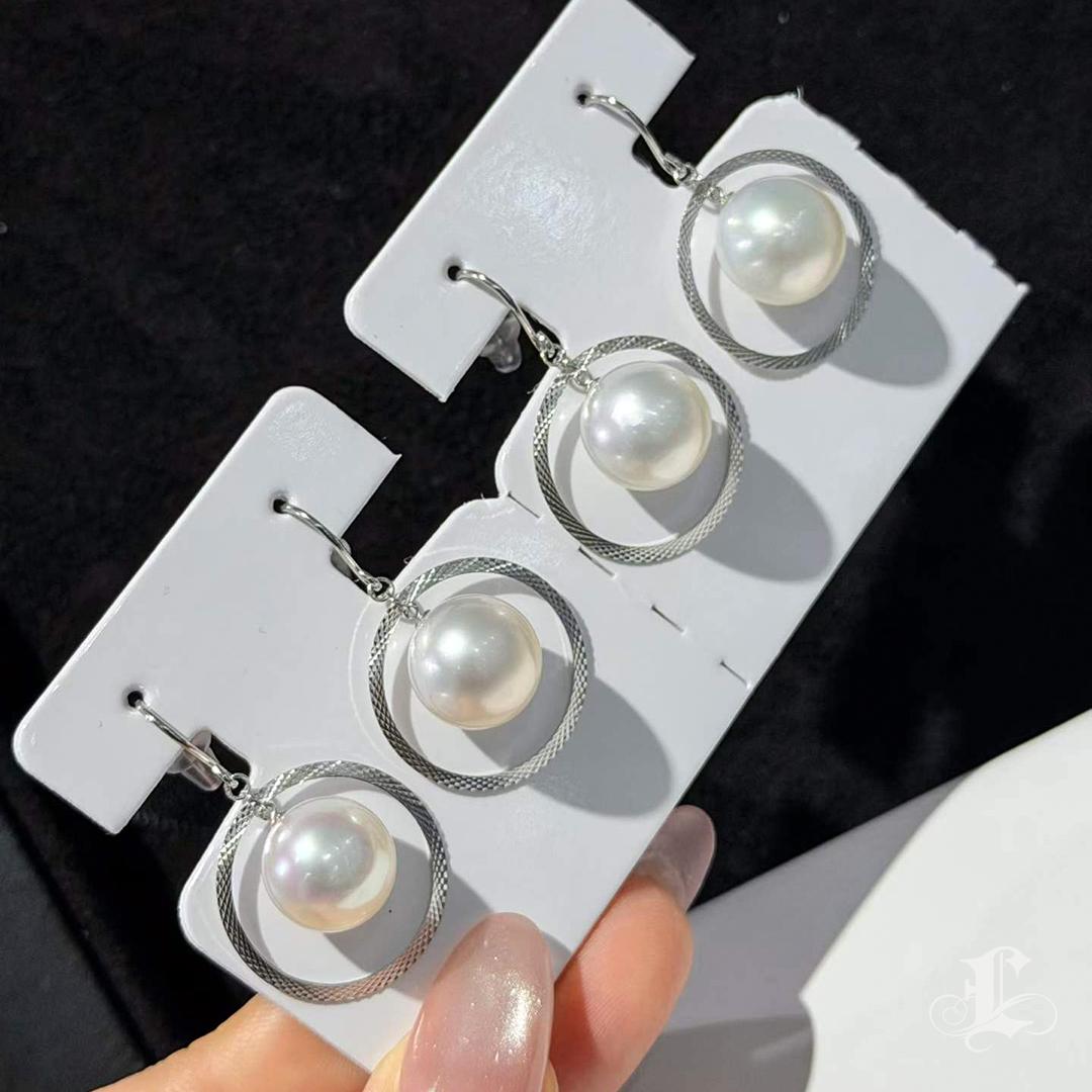 【Lustre Arc】18K Boucles d'oreilles Halo en or avec perles des mers du Sud en vente 2