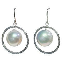 【Lustre Arc】18K Boucles d
oreilles Halo en or avec perles des mers du Sud