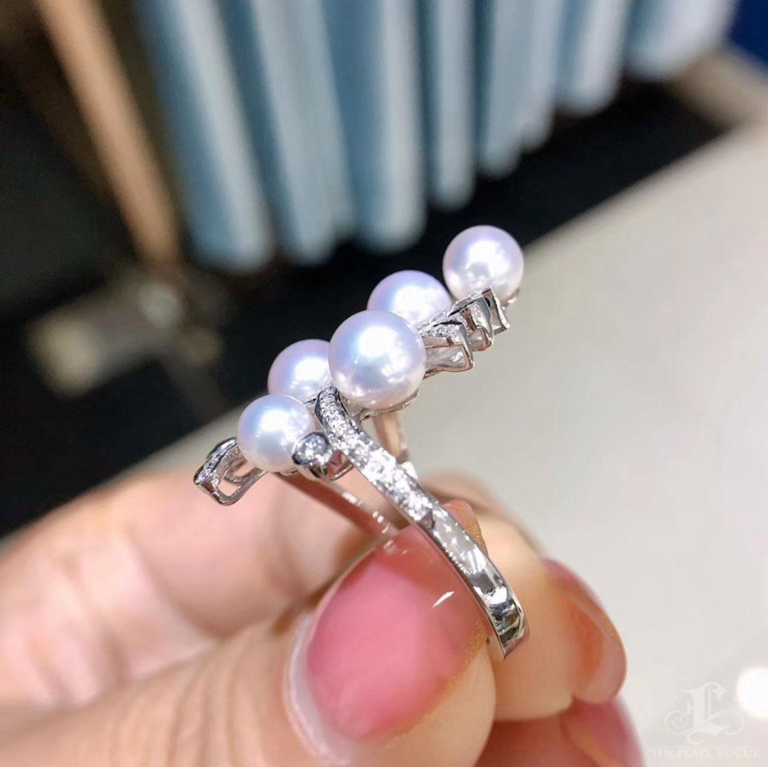 【Lustre Arc】Akoya Perlenring mit Diamantschleife, 9-9,5 mm AAA Rose Overtone im Angebot 4