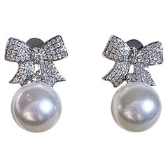 【Vine Symphony】Aurora Akoya Pearl Diamond Pavé Bow Earrings