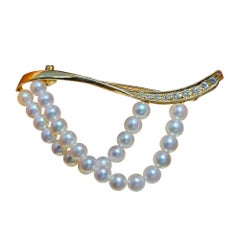 【Lustre Arc】Aurora Akoya Pearl 
Diamond Ribbon Brooch