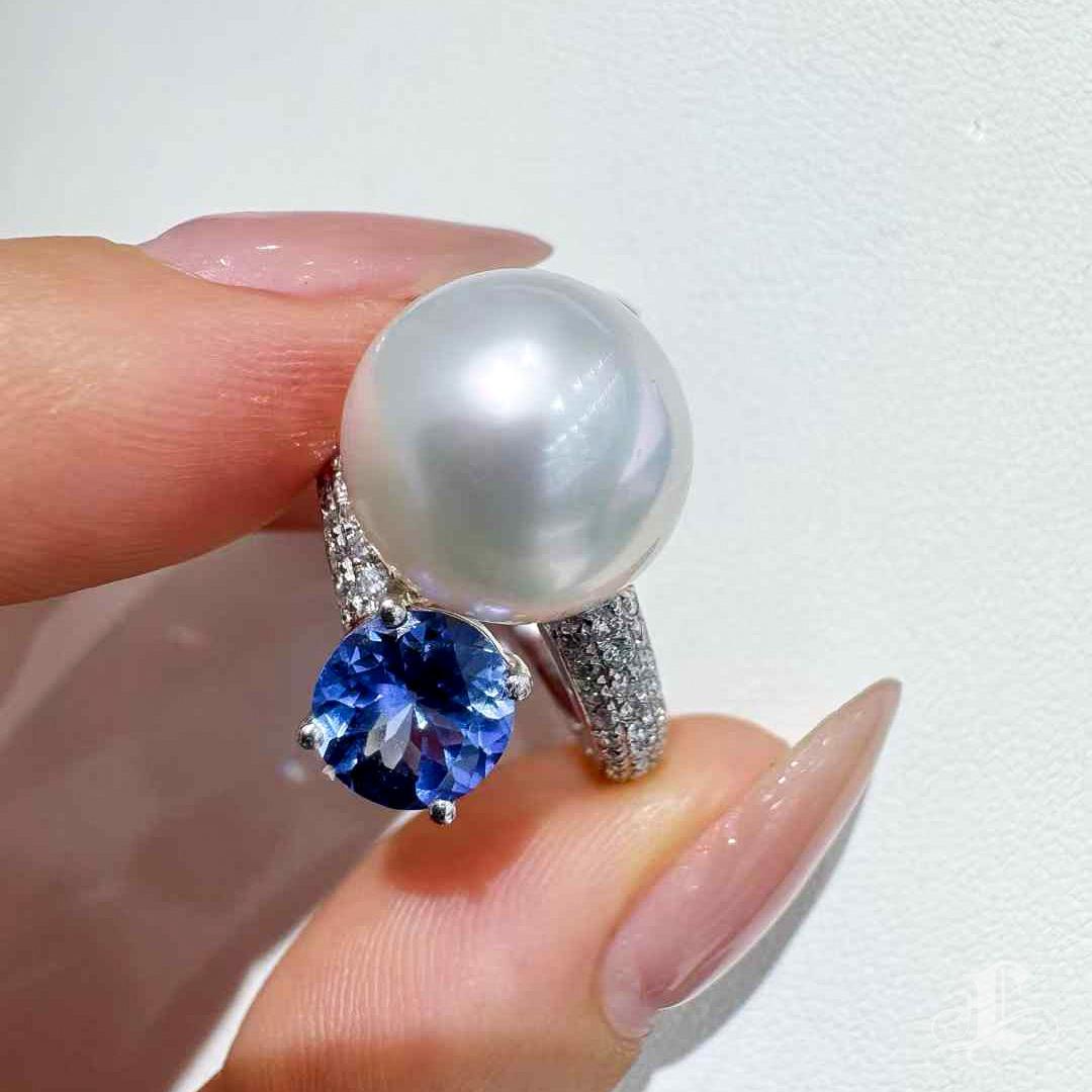 Uncut 【Lustre Arc】Aurora South Sea Pearl and Royal Blue Tanzanite Diamond Ring For Sale