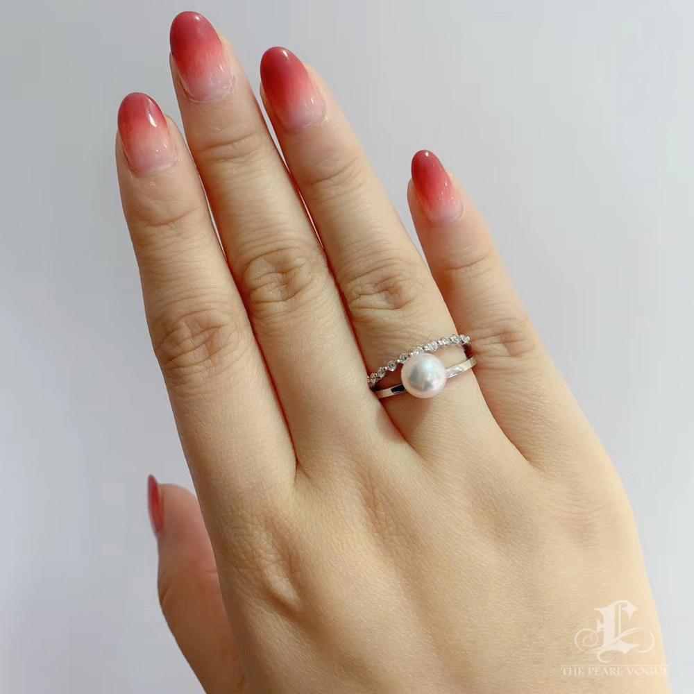 Grezzo Anello con Perle Akoya e Diamanti della Linea Celeste in Oro Bianco 18K in vendita
