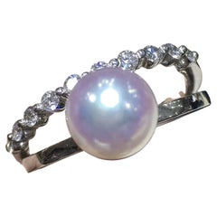 Anello con Perle Akoya e Diamanti della Linea Celeste in Oro Bianco 18K