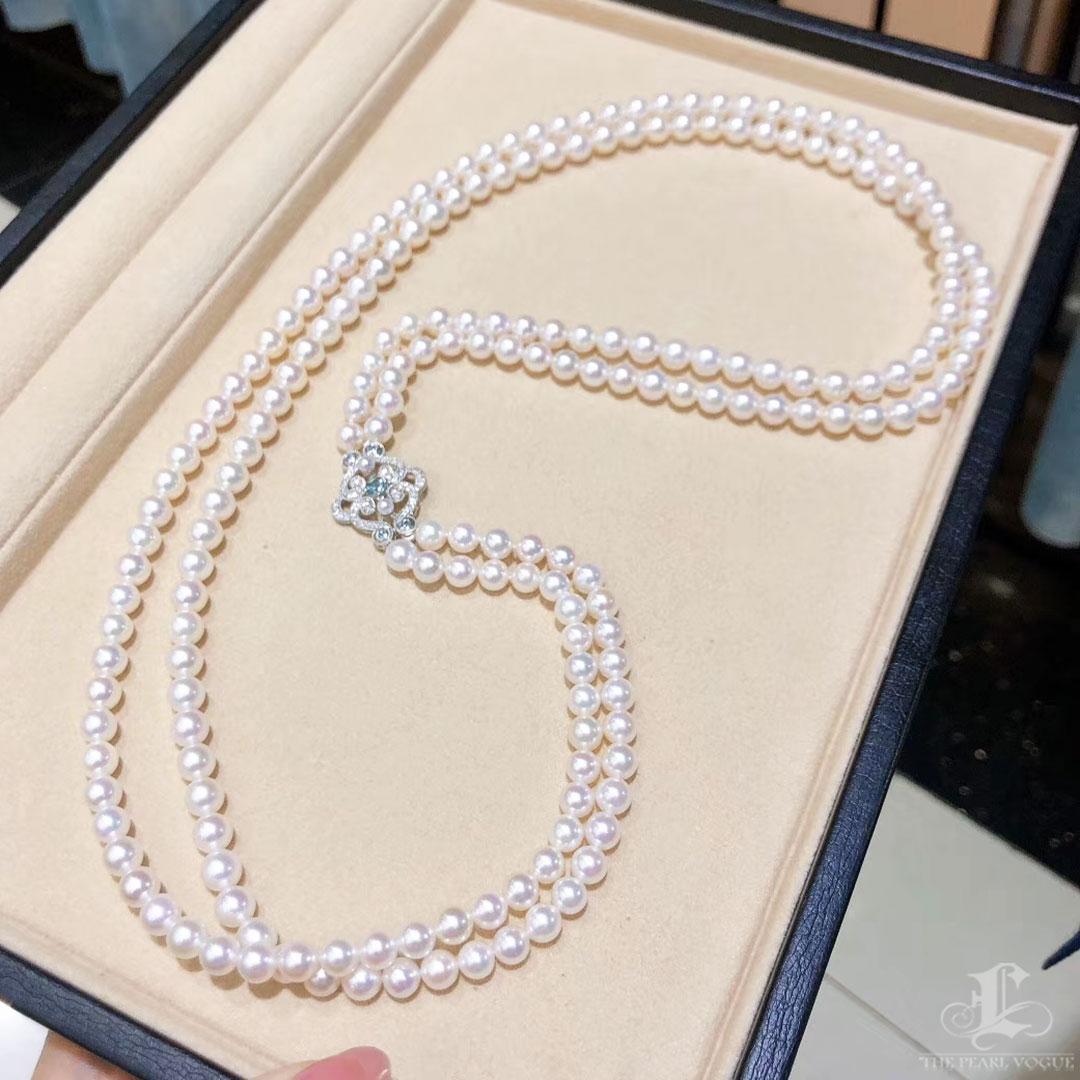 Collana di perle Akoya a doppio filo con chiusura di zaffiri e diamanti in vendita 5
