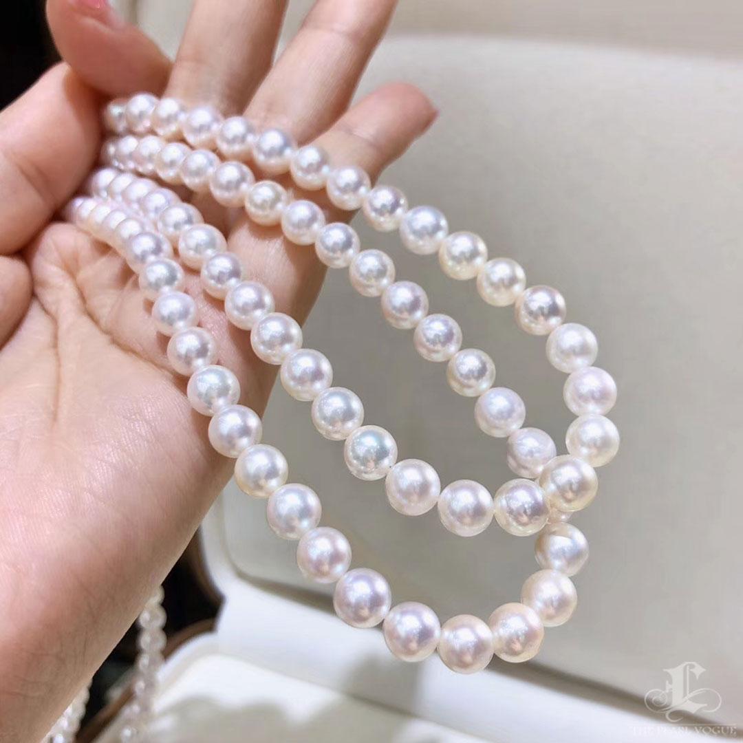 Donna Collana di perle Akoya a doppio filo con chiusura di zaffiri e diamanti in vendita