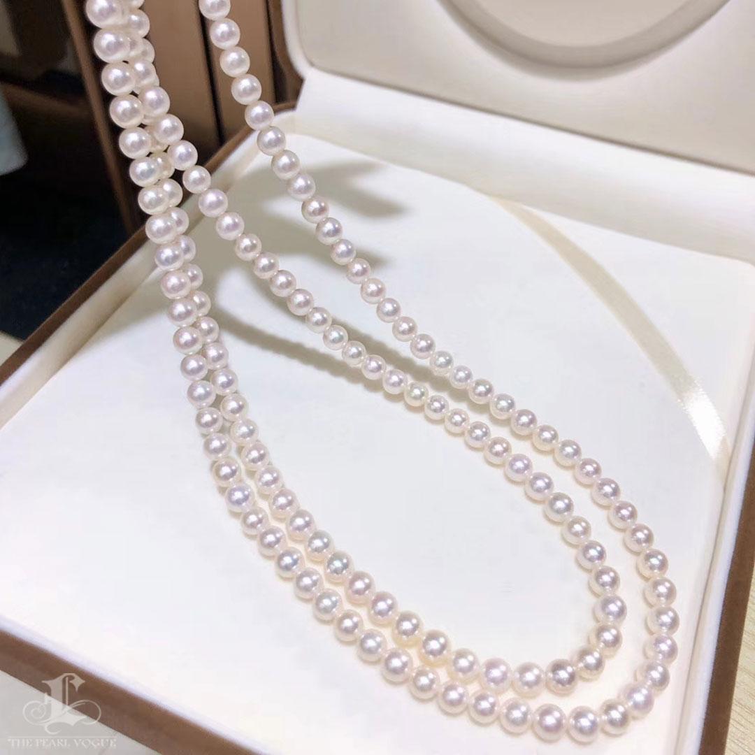 Collana di perle Akoya a doppio filo con chiusura di zaffiri e diamanti in vendita 1