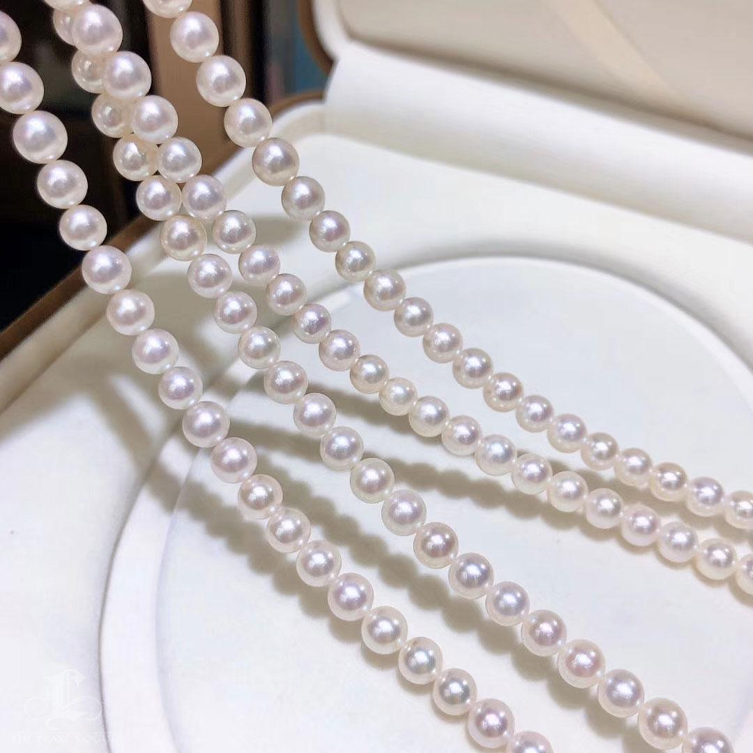 Collana di perle Akoya a doppio filo con chiusura di zaffiri e diamanti in vendita 2