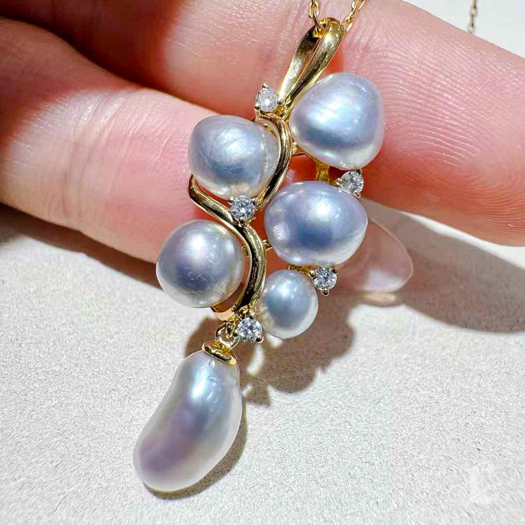 【Lustre Arc】Golden Vine South Sea Keshi Pearl & Diamond Pendant Necklace In New Condition For Sale In New York, NY