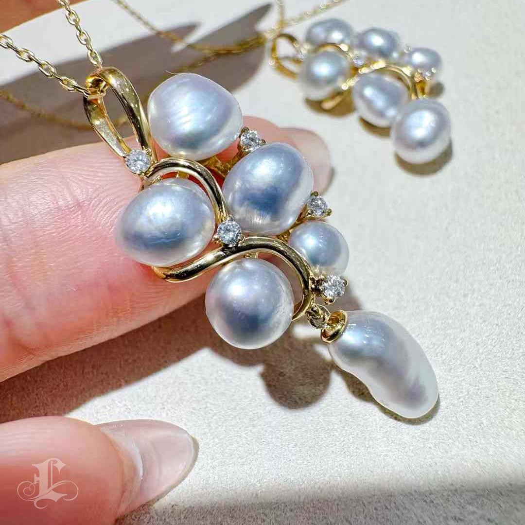 Women's or Men's 【Lustre Arc】Golden Vine South Sea Keshi Pearl & Diamond Pendant Necklace For Sale