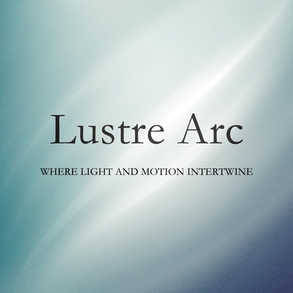 Coulant délicatement le long de l'oreille, un duo de fleurs en forme de trèfle scintille avec 0,65 carats de diamants naturels de qualité SI, chaque pétale capturant la lumière comme un souhait chuchoté. À la base, une perle blanche lumineuse de