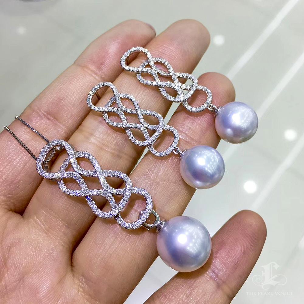 【Lustre Arc】Infinity Motif South Sea Pearl & Diamond White Gold Set In New Condition For Sale In New York, NY