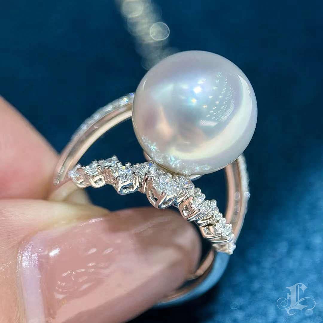 Anello con diamanti e perle dei mari del Sud in vendita 3