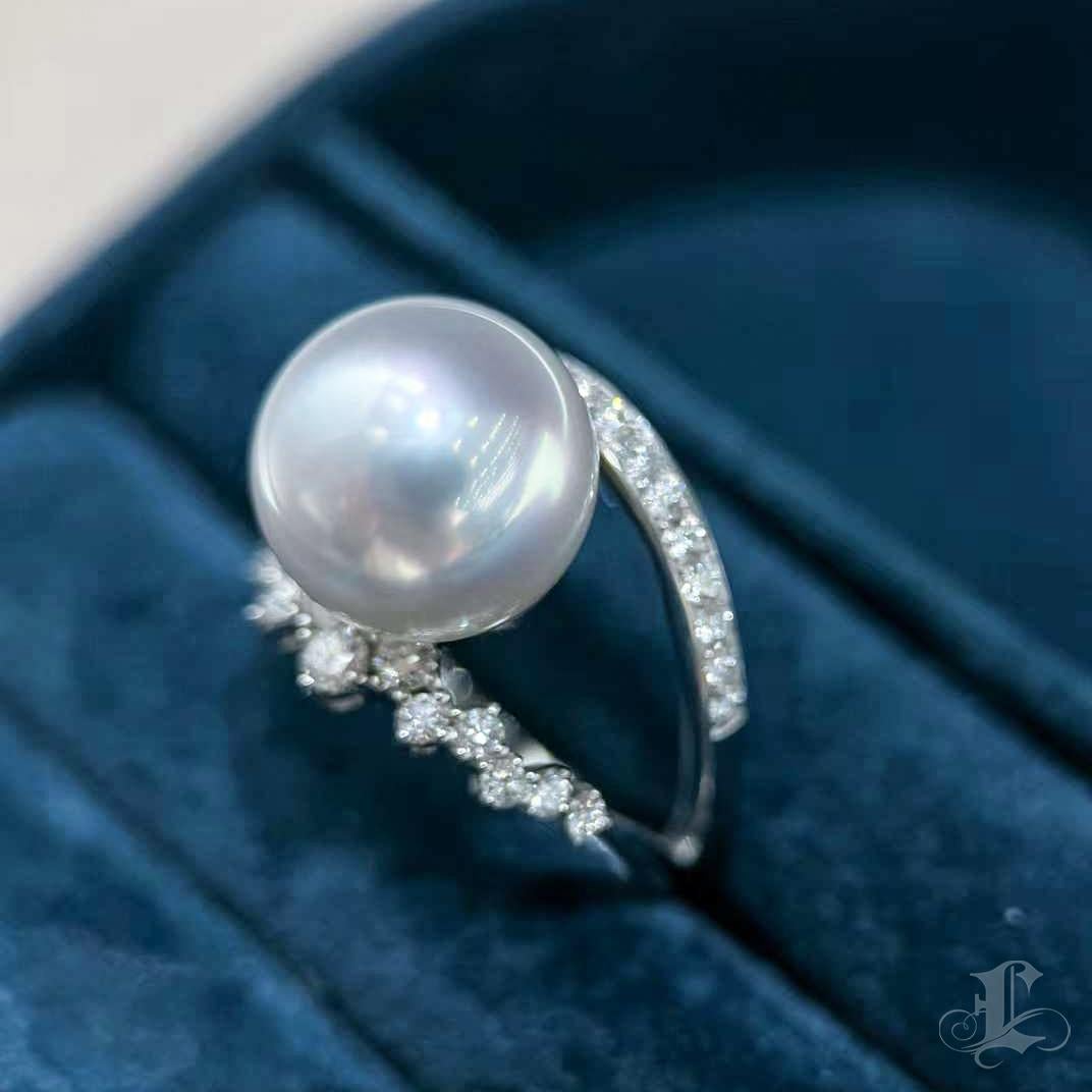 Anello con diamanti e perle dei mari del Sud in vendita 4