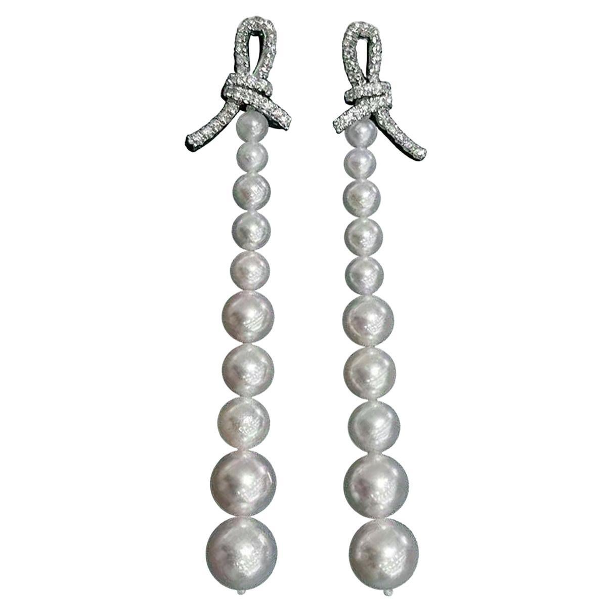 Orecchini di gala con perle Akoya e diamanti a nastro a cascata in vendita