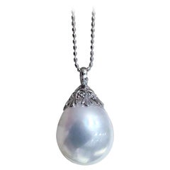【Lustre Arc】South Sea Drop Pearl Pendant with Diamond Filigree in 18K White Gold