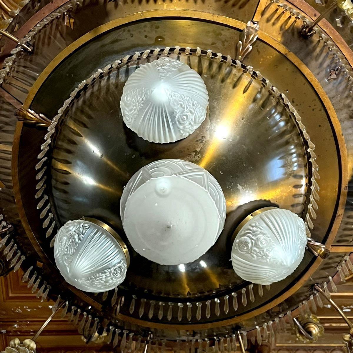Metà XX secolo Lustre Art Déco en cuivre, diametre 185cm in vendita