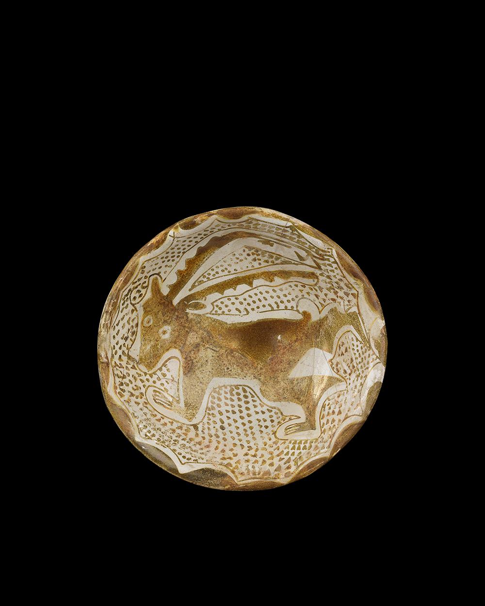 Vernissé Ancien bol en lustre avec un Ibex