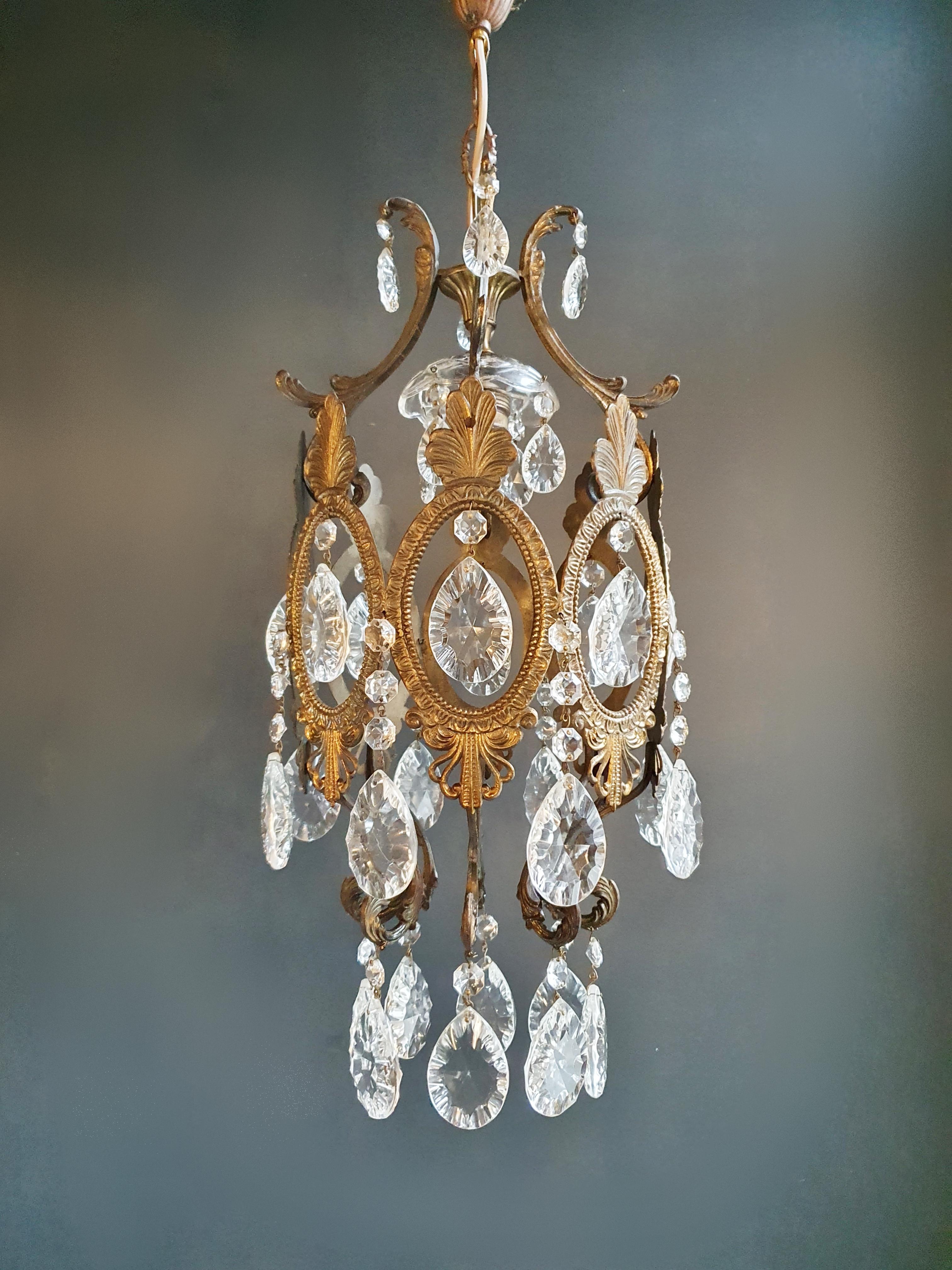 Restored Vintage Chandelier: A Testament to Elegance and Craftsmanship

Indulge in the allure of a bygone era with this antique chandelier, lovingly restored in Berlin. Its electrical wiring has been thoughtfully adapted to seamlessly integrate into