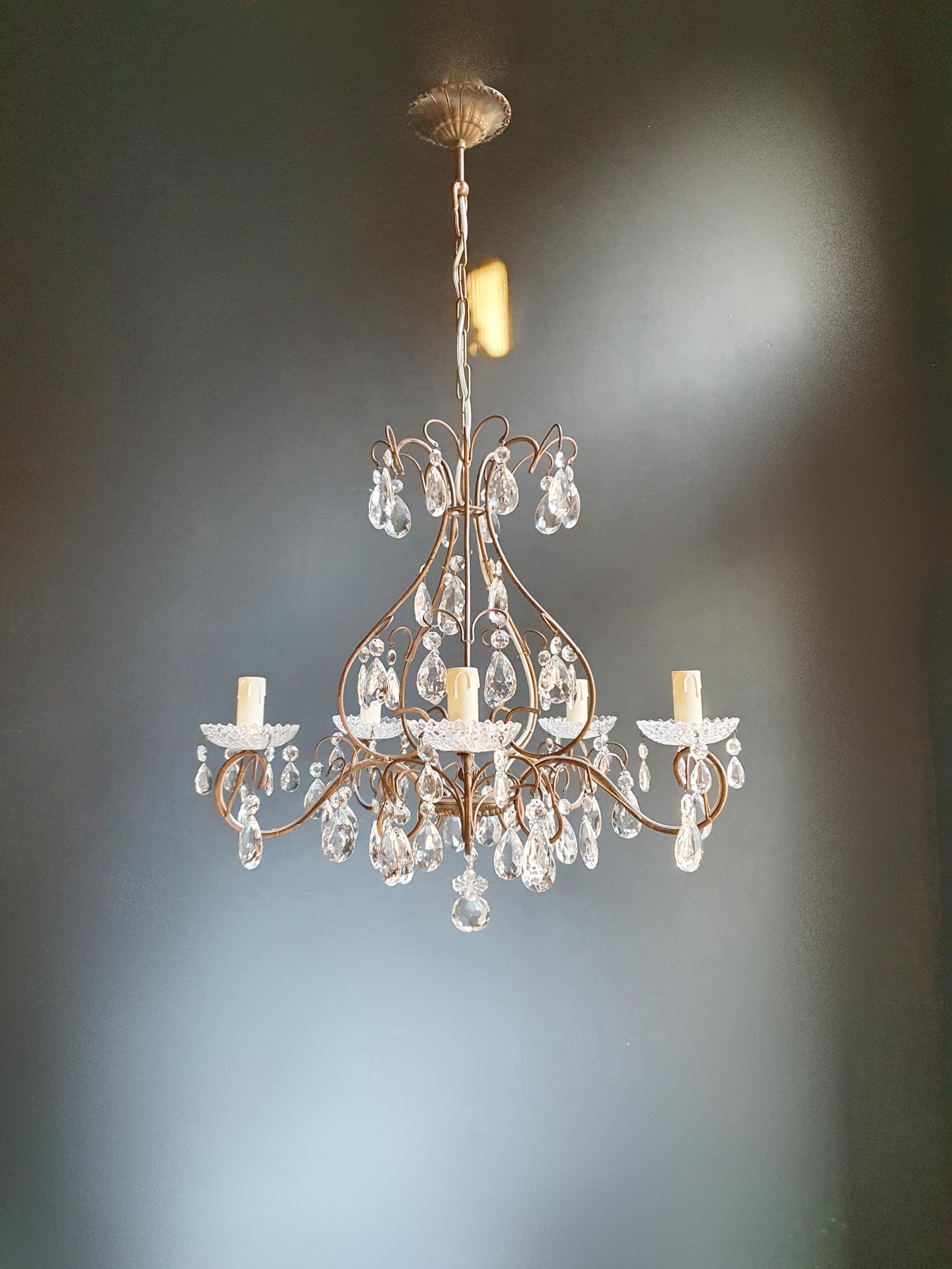 Original preserved chandelier, circa 1940. Cabling and sockets completely renewed. Crystal hand knotted
Measures: Total height 90 cm, height without chain 52 cm, diameter 54 cm, weight (approximately) 6 kg.

Number of lights: Five-light bulb
