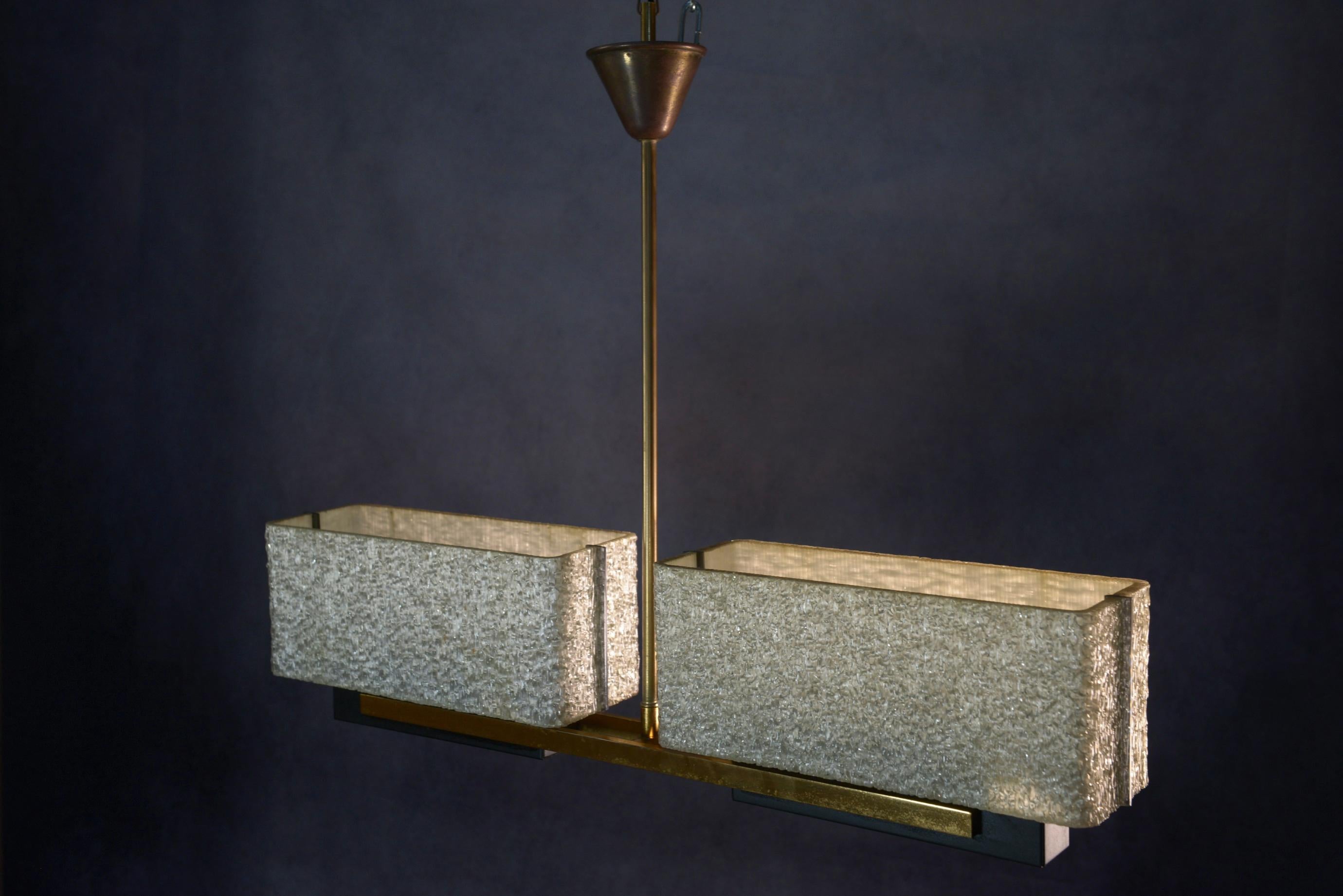 Lustre design modèle Paquebot de la Maison Arlus 1950's - 1 applique assortie

Modello PAQUEBOT della Maison Arlus, editore di Luminaire francese attivo fin dagli inizi degli anni 1950. Associato al movimento moderno per le sue realizzazioni simili