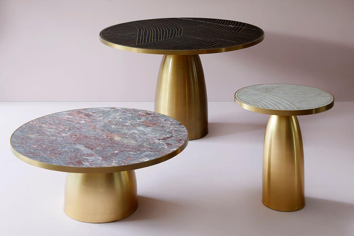 Omanais Bethan Gray • Petite table d'appoint Lustre Dhow en blanc et laiton en vente