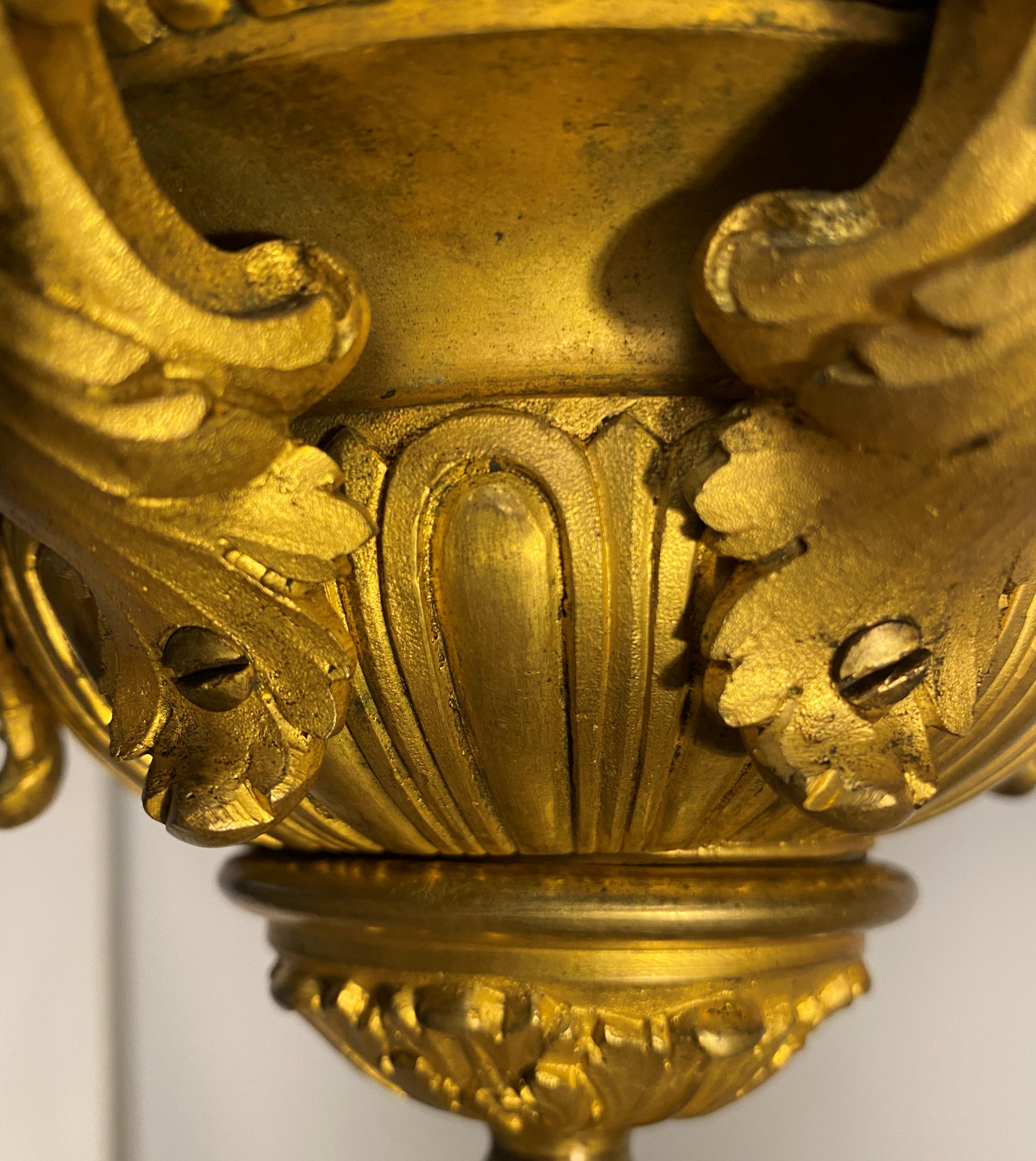 Lustre de style Louis XIV en bronze doré Modèle inspiré d'André Charles Boulle en vente 9