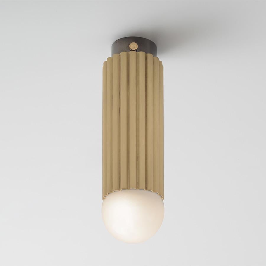 Lustrin ceiling lamp by Luce Tu
Dimensions: 160 mm x 40 mm
Materials: Brass

State-of-the-art technology and craftsmanship come together in this suspension with an almost timeless charm. Like a precious jewel, the Sbarlusc collection is perfect