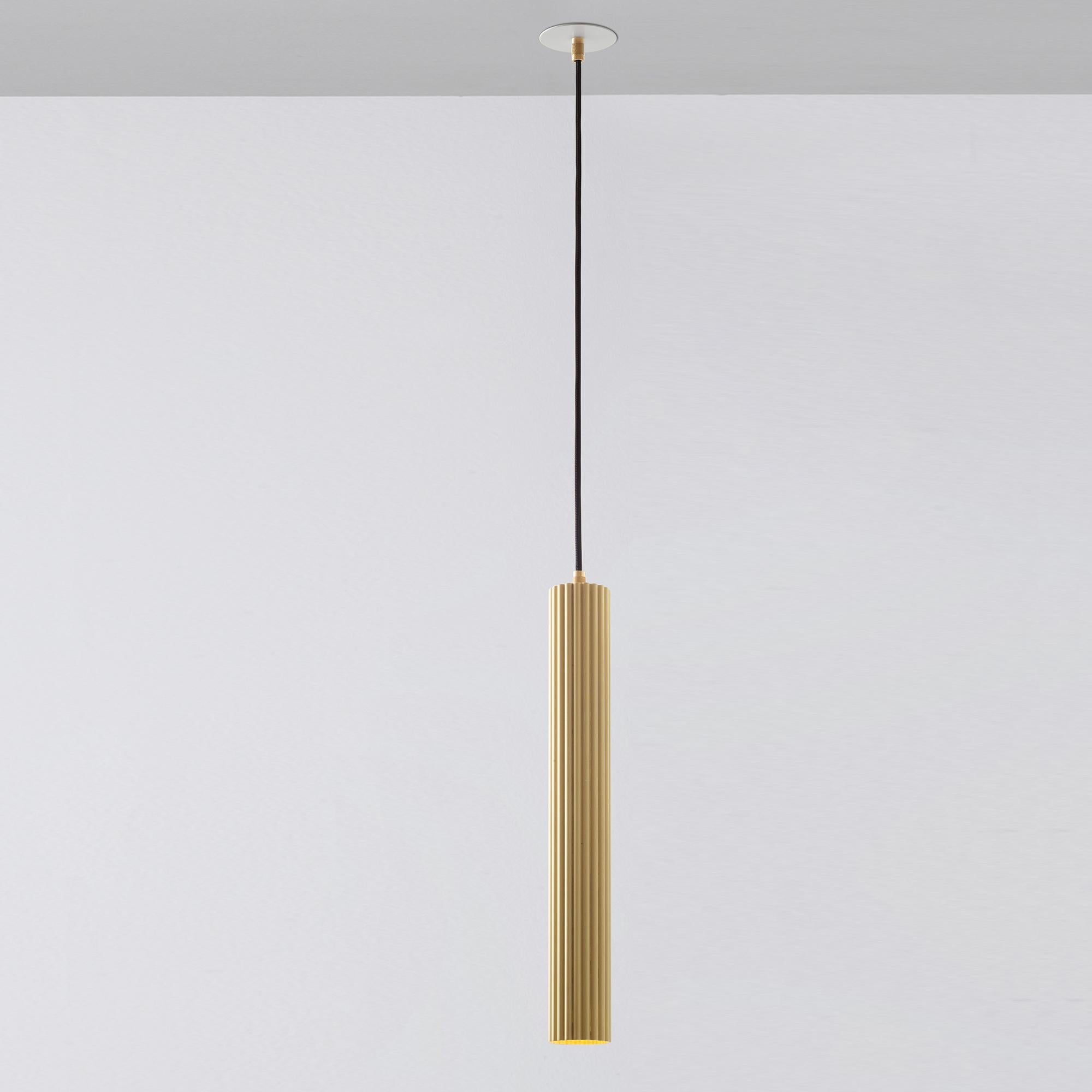 Lustrin pendant by Luce Tu
Dimensions: 450 mm x 80 mm
Materials: Brass

State-of-the-art technology and craftsmanship come together in this suspension with an almost timeless charm. Like a precious jewel, the Sbarlusc collection is perfect for