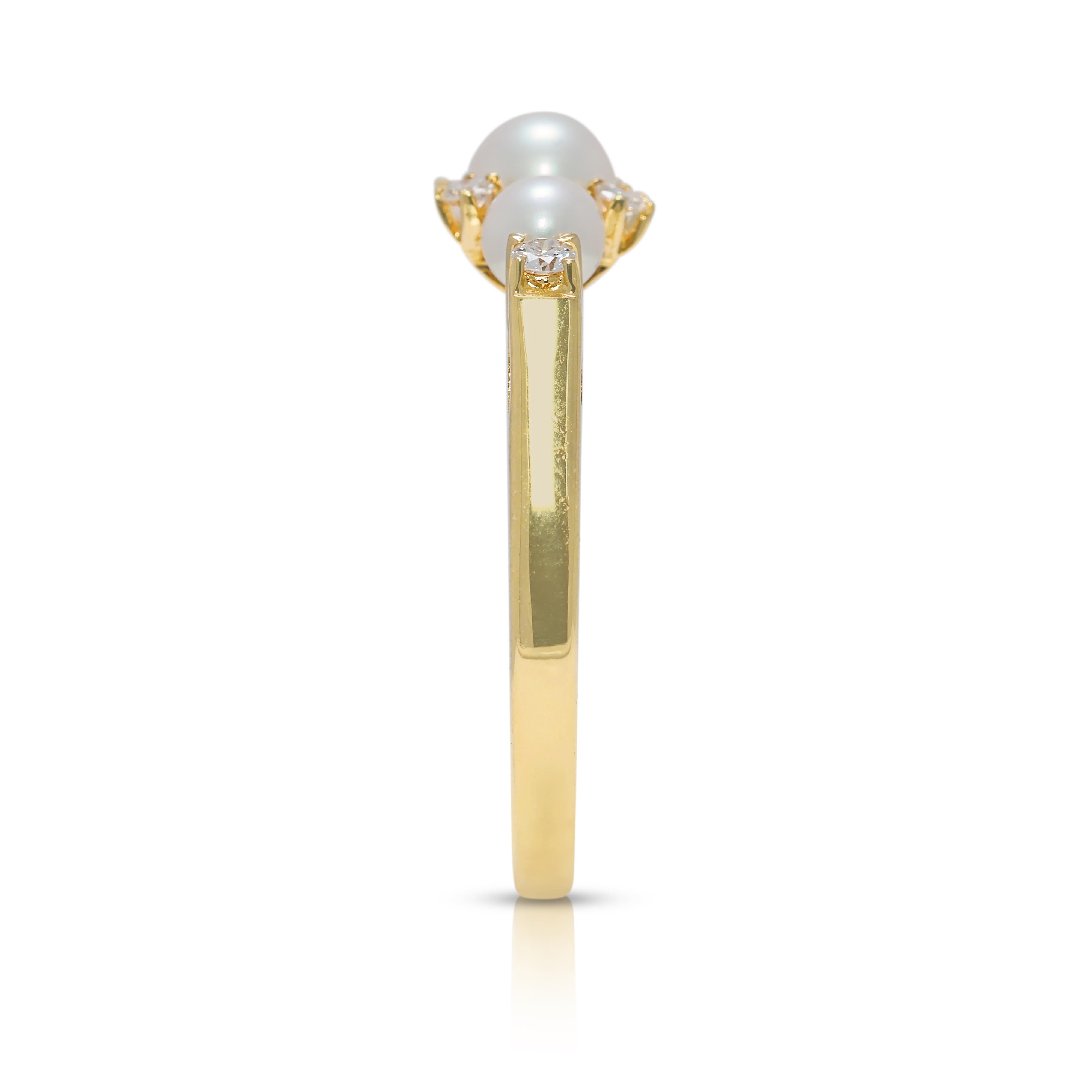 Glänzender Ring aus 18 Karat Gelbgold mit 0,10 Karat Naturdiamanten und Akoya-Perlen im Angebot 1