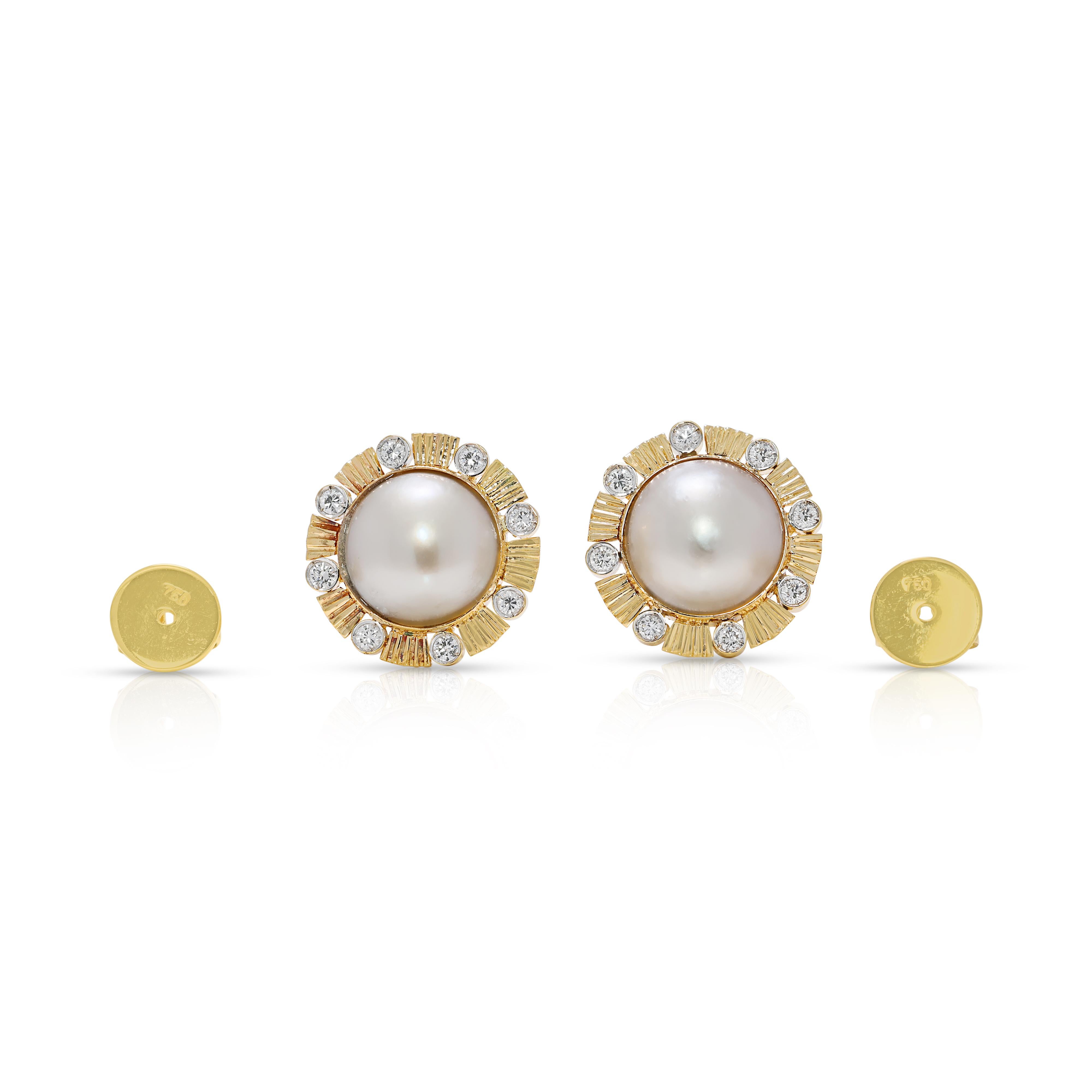 Boucles d'oreilles en or jaune 18k avec diamant 0.32ct et perle des mers du sud 10mm en vente 2