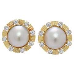 Boucles d'oreilles en or jaune 18k avec diamant 0.32ct et perle des mers du sud 10mm