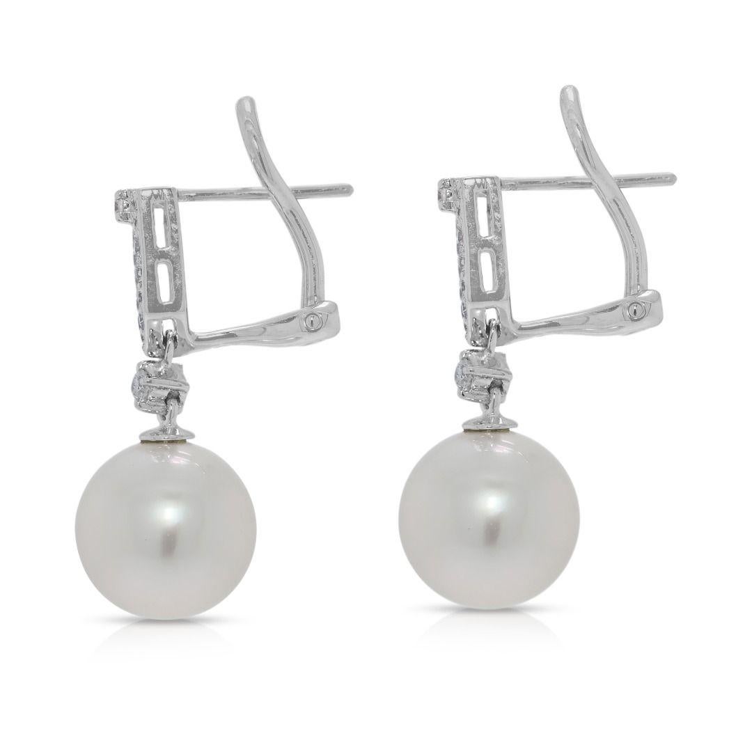 da uomo o donna Orecchini a goccia con diamanti naturali e perle Akoya da 0,32 carati in oro bianco 18K in vendita