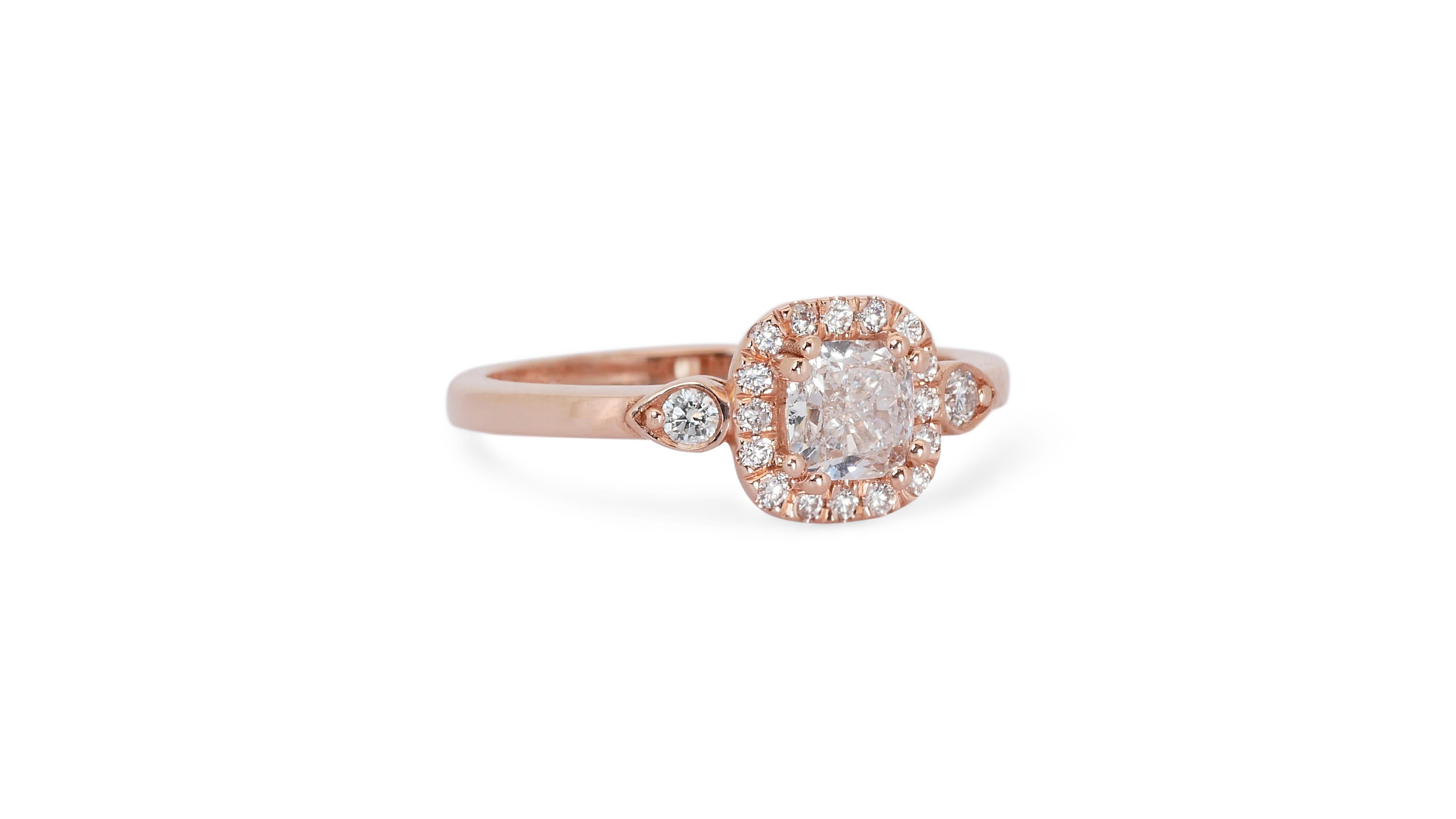 Lustrous 1.04ct Double Excellent Ideal Cut Diamonds Halo Ring in 18k Rose Gold - GIA Certified

Cette bague halo en or rose 18 carats est ornée d'un diamant de 0,71 carat en forme de coussin. Le diamant principal est d'une couleur et d'une pureté