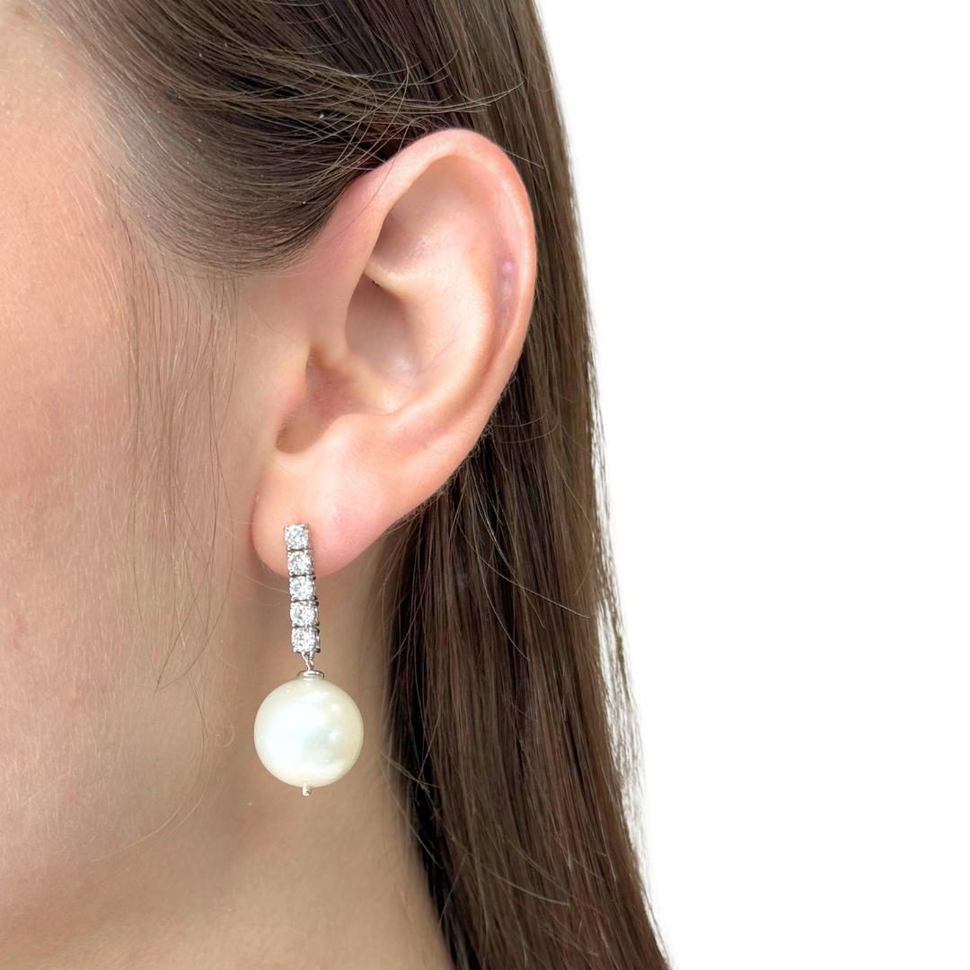 Orecchini pendenti con perle coltivate dei mari del sud e diamanti da 11,18 carati in vendita 5
