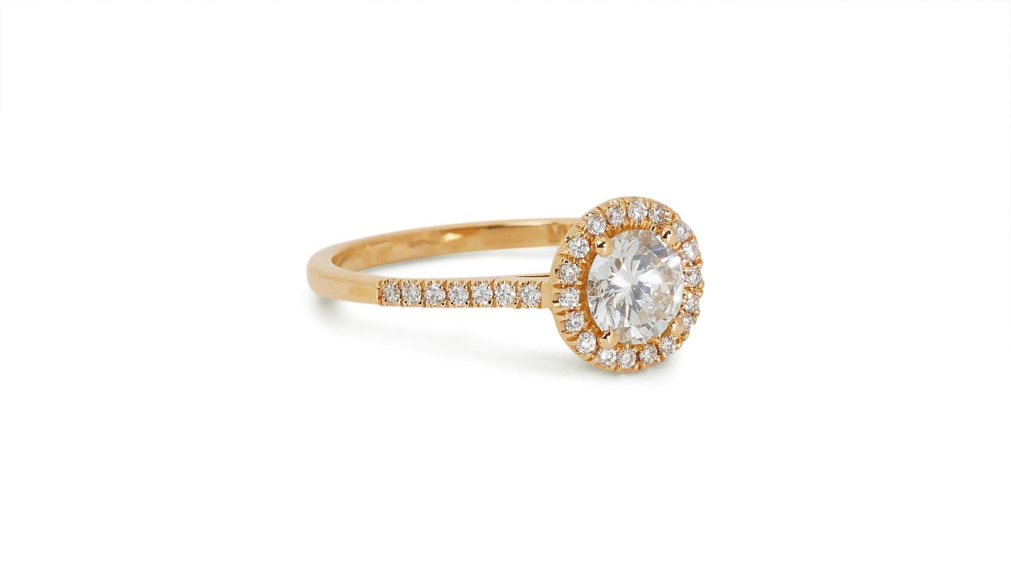 Lustrous 1.11ct Triple Excellent Ideal Cut Diamonds Halo Ring in 18k Yellow Gold In New Condition For Sale In רמת גן, IL