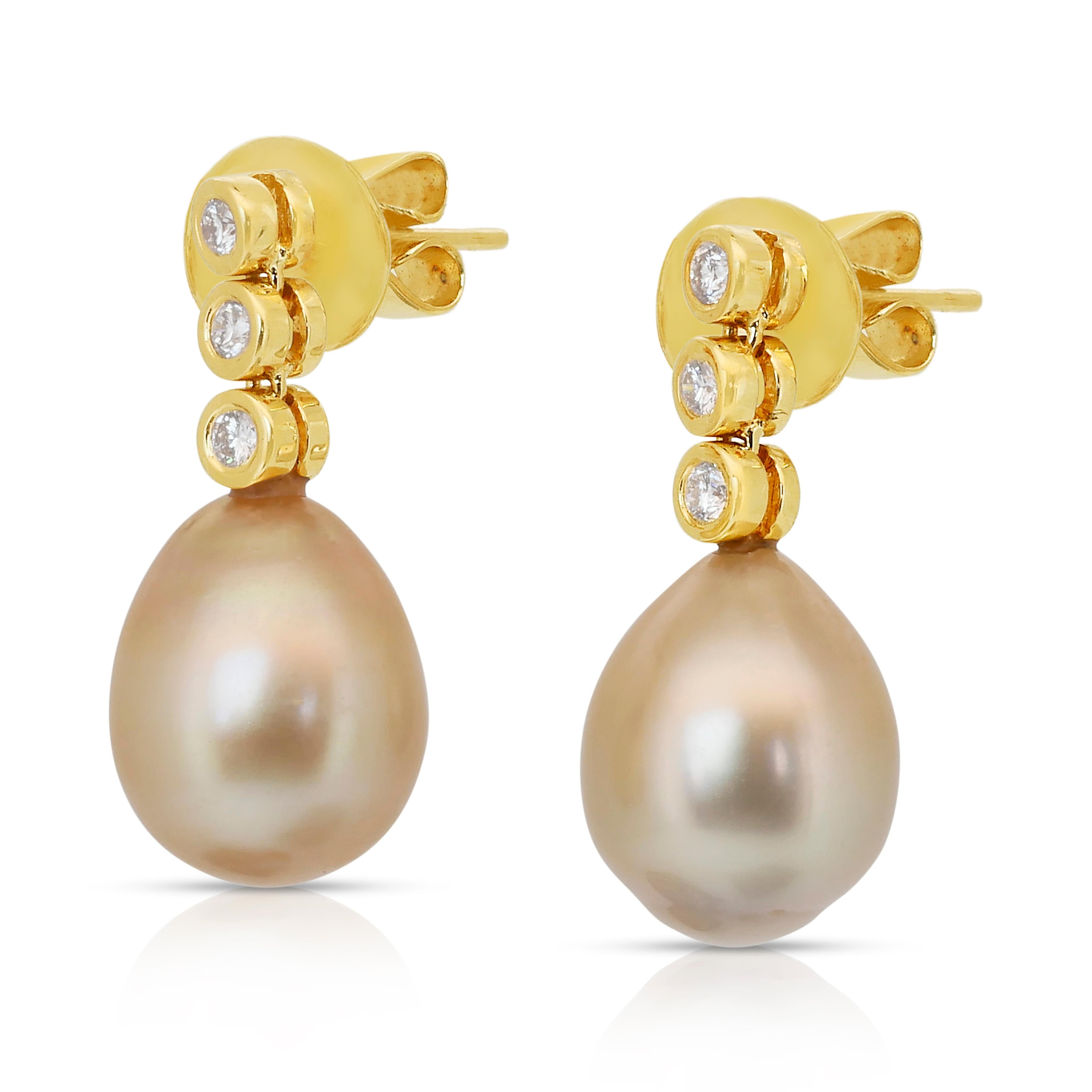 Donna Orecchini pendenti con perle d'acqua salata e diamanti da 11,48 carati in oro giallo 18 ct. in vendita