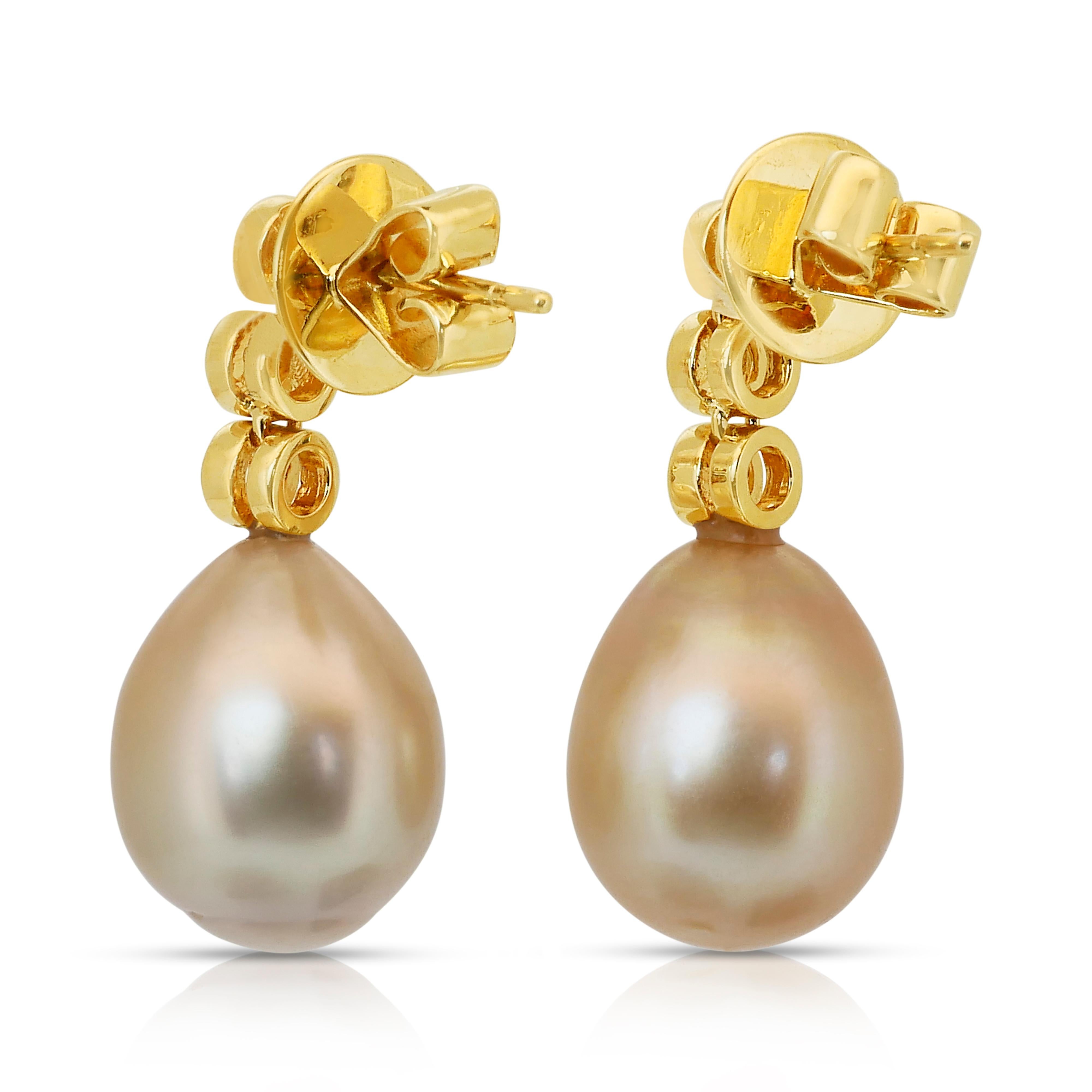 Orecchini pendenti con perle d'acqua salata e diamanti da 11,48 carati in oro giallo 18 ct. in vendita 4