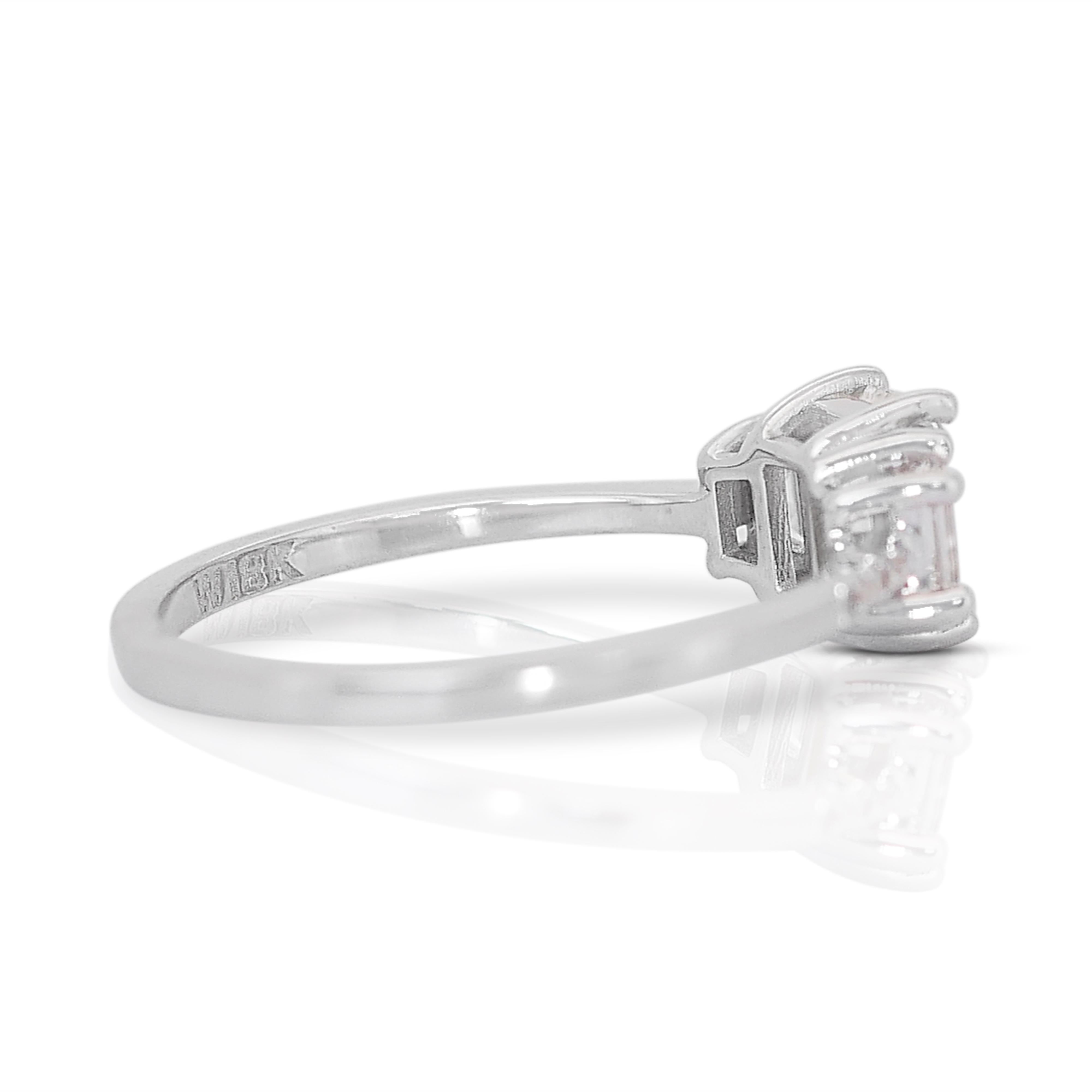 Lustrous 1.22ct Emerald-Cut Diamond 3-Stone Ring in 18K White Gold - GIA  In New Condition For Sale In רמת גן, IL