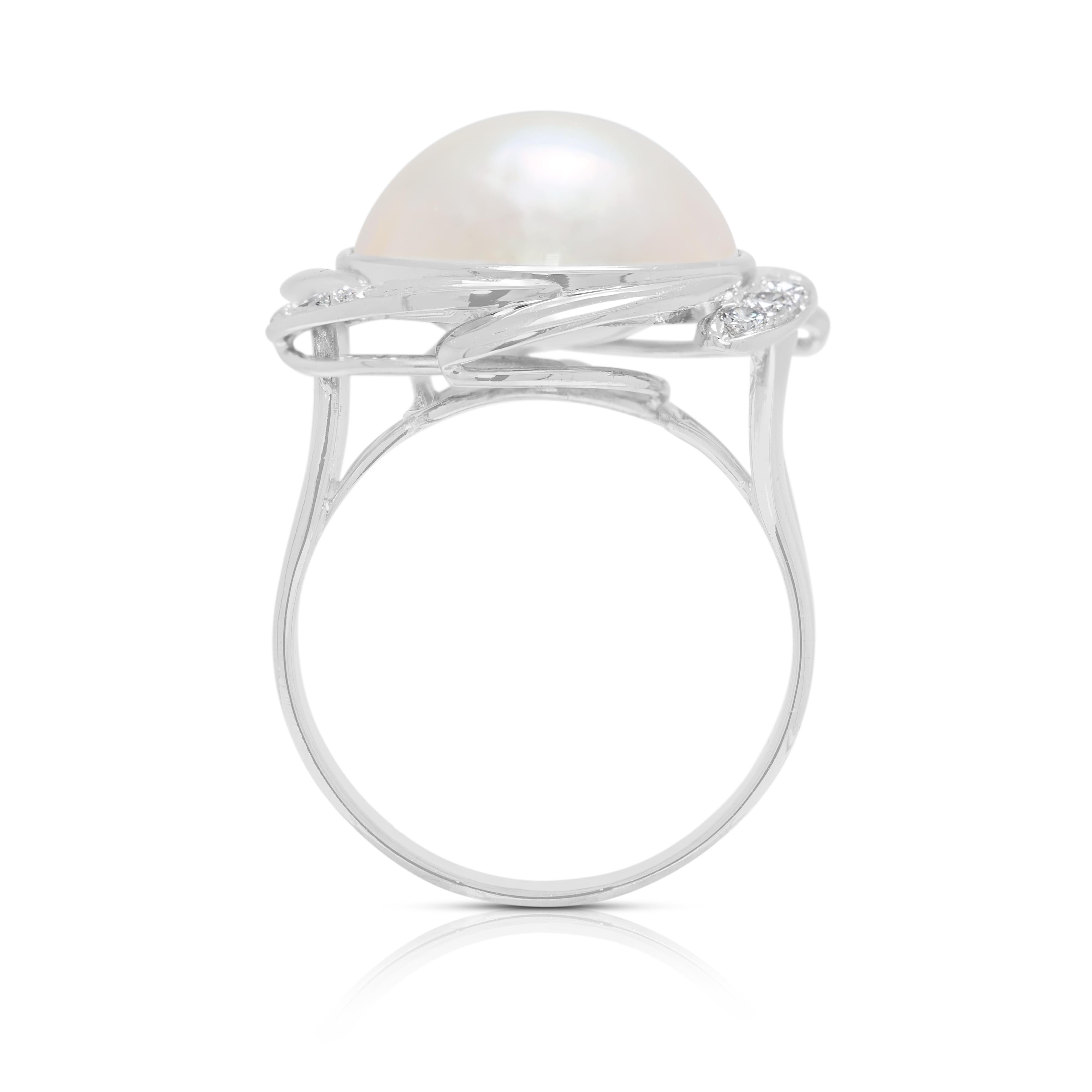 Bague en or blanc 18 carats, perle Mabe de 13,4 mm et diamant naturel de 0,18 carat. en vente 2