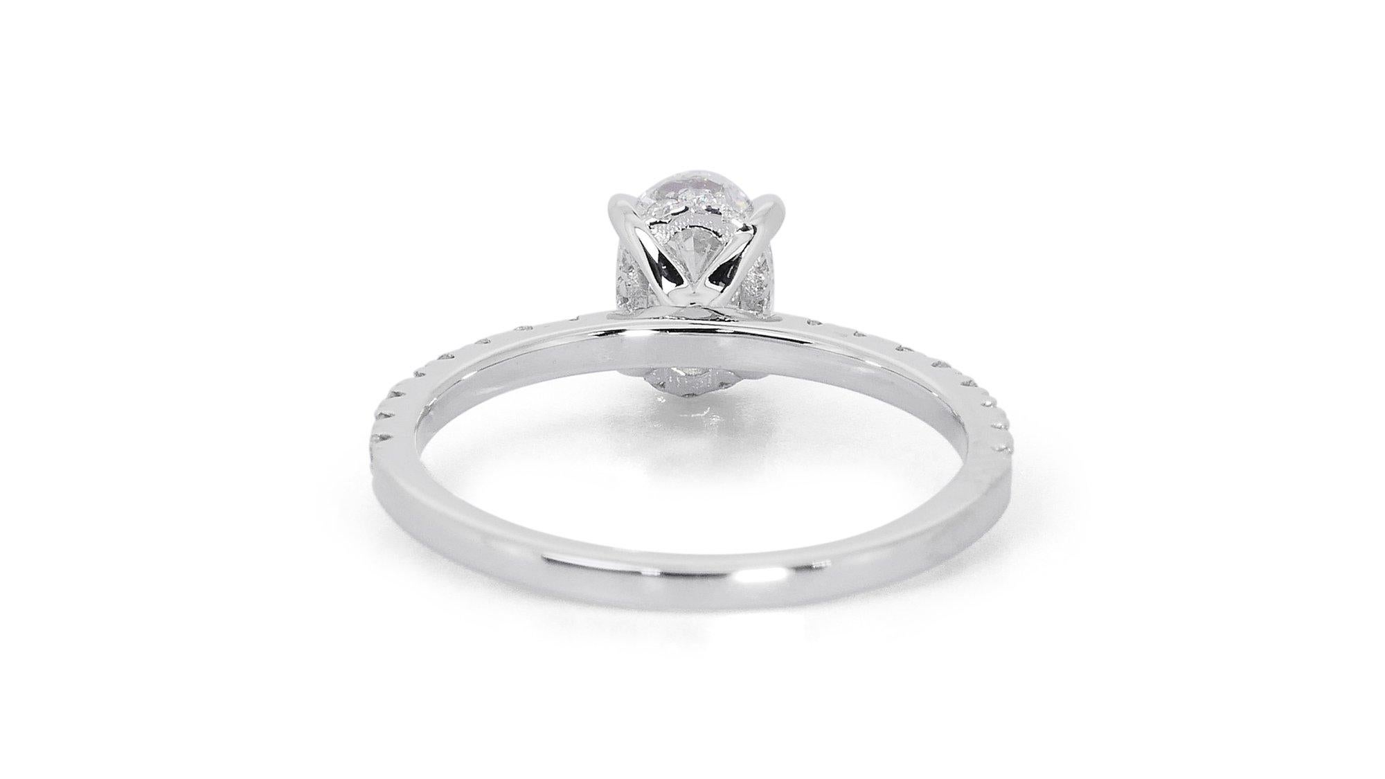 Glanzvolle 1,56ct Oval Diamant Pave Ring in 18k Weißgold - GIA zertifiziert im Angebot 1